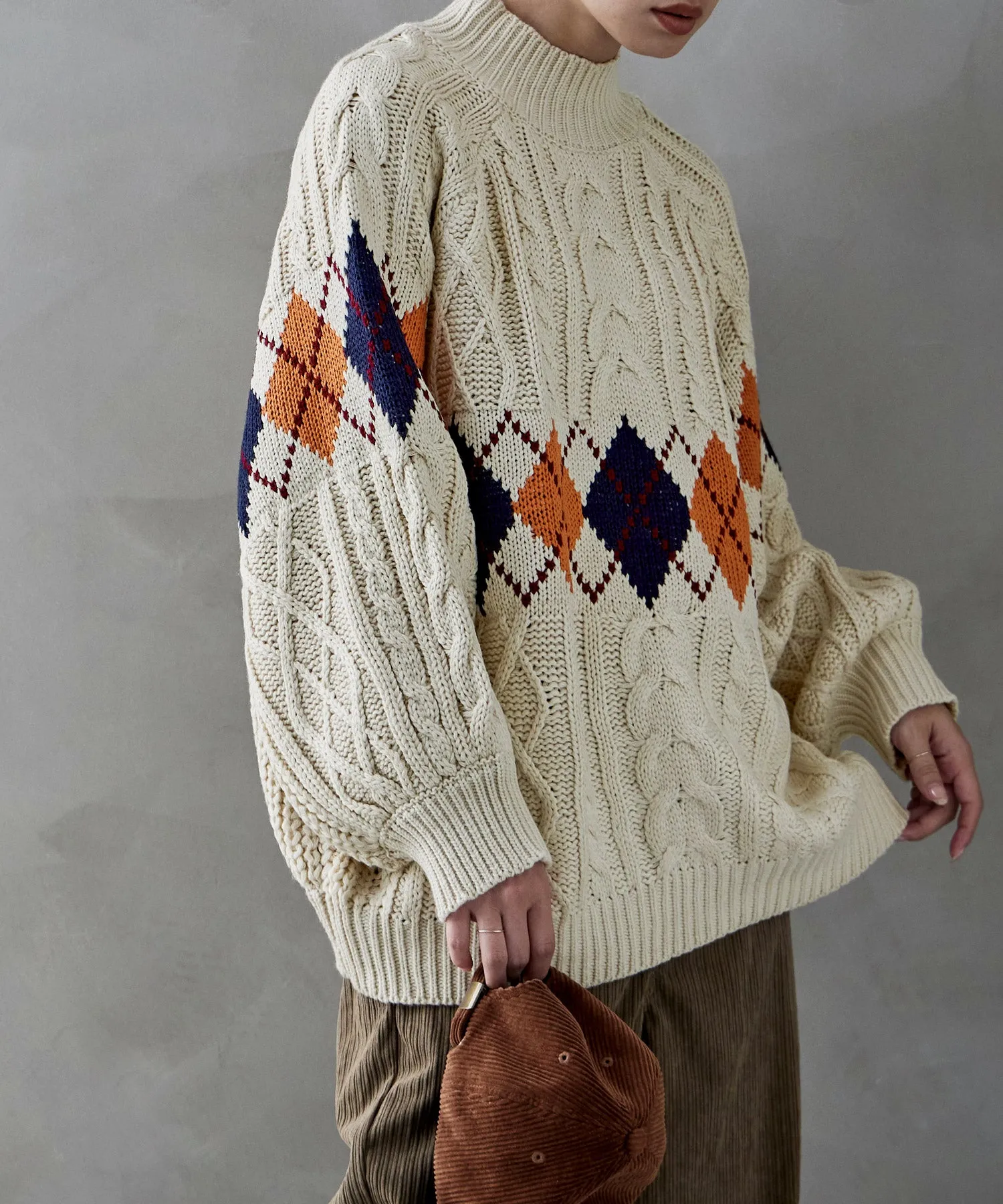 Argyle cable high-neck over knit