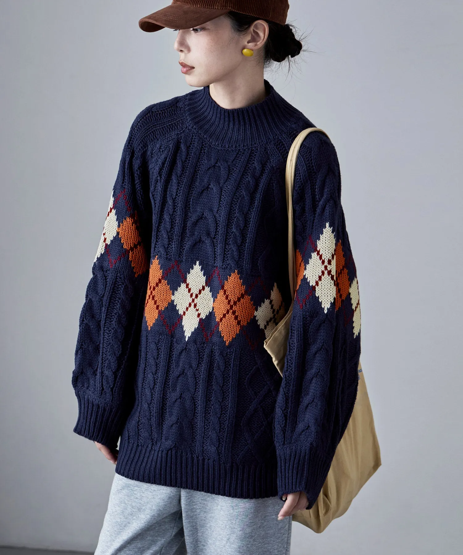 Argyle cable high-neck over knit