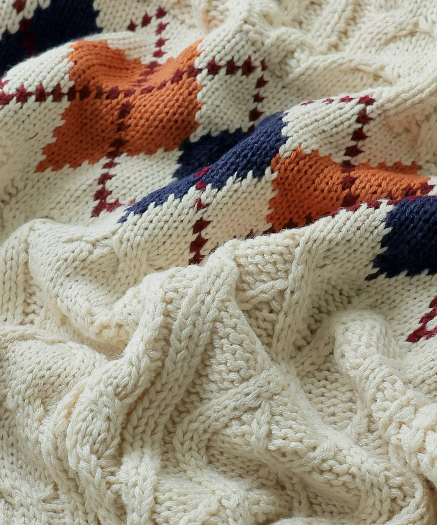Argyle cable high-neck over knit