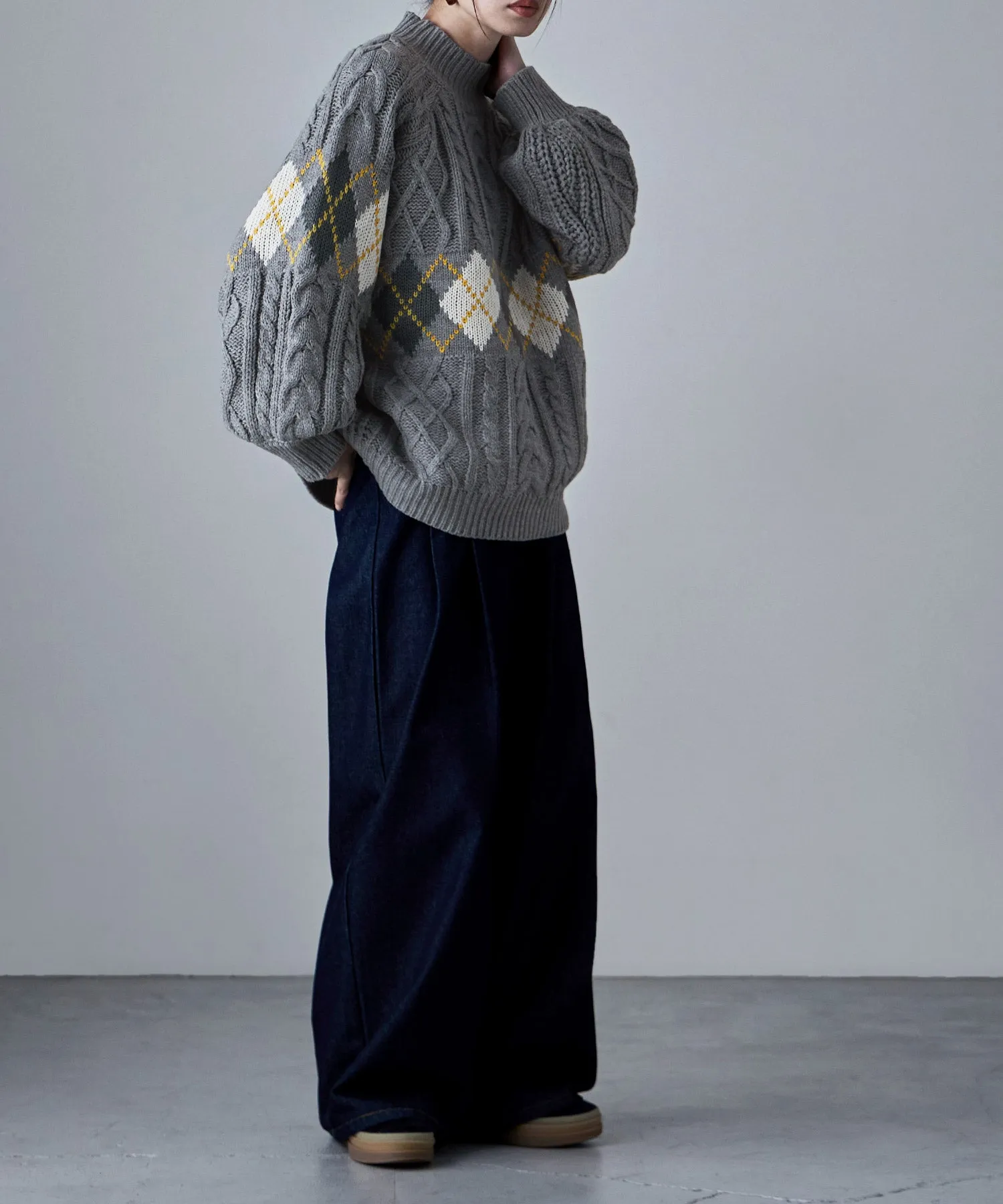 Argyle cable high-neck over knit