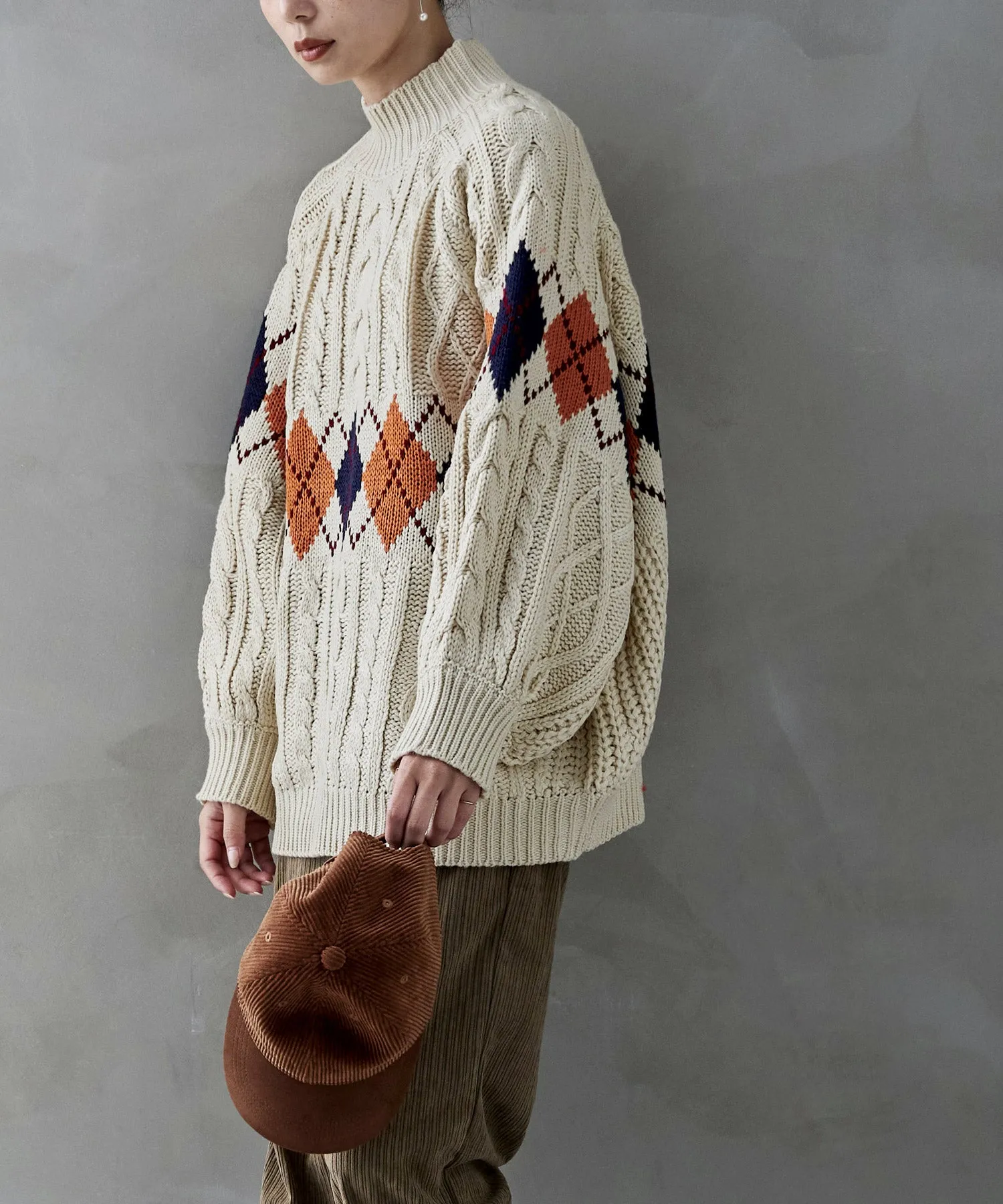 Argyle cable high-neck over knit