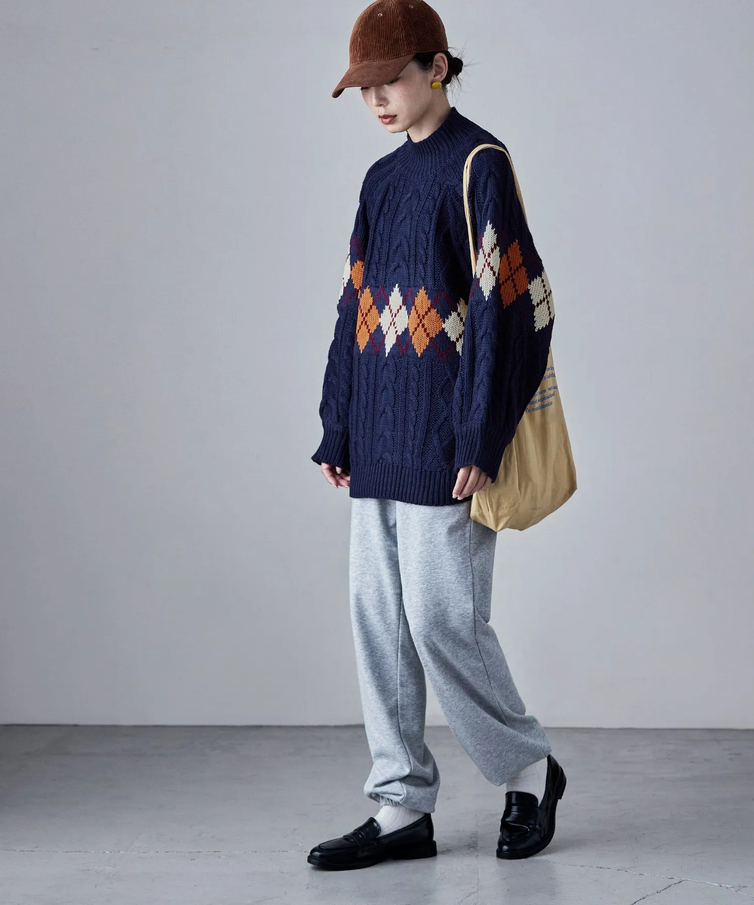 Argyle cable high-neck over knit