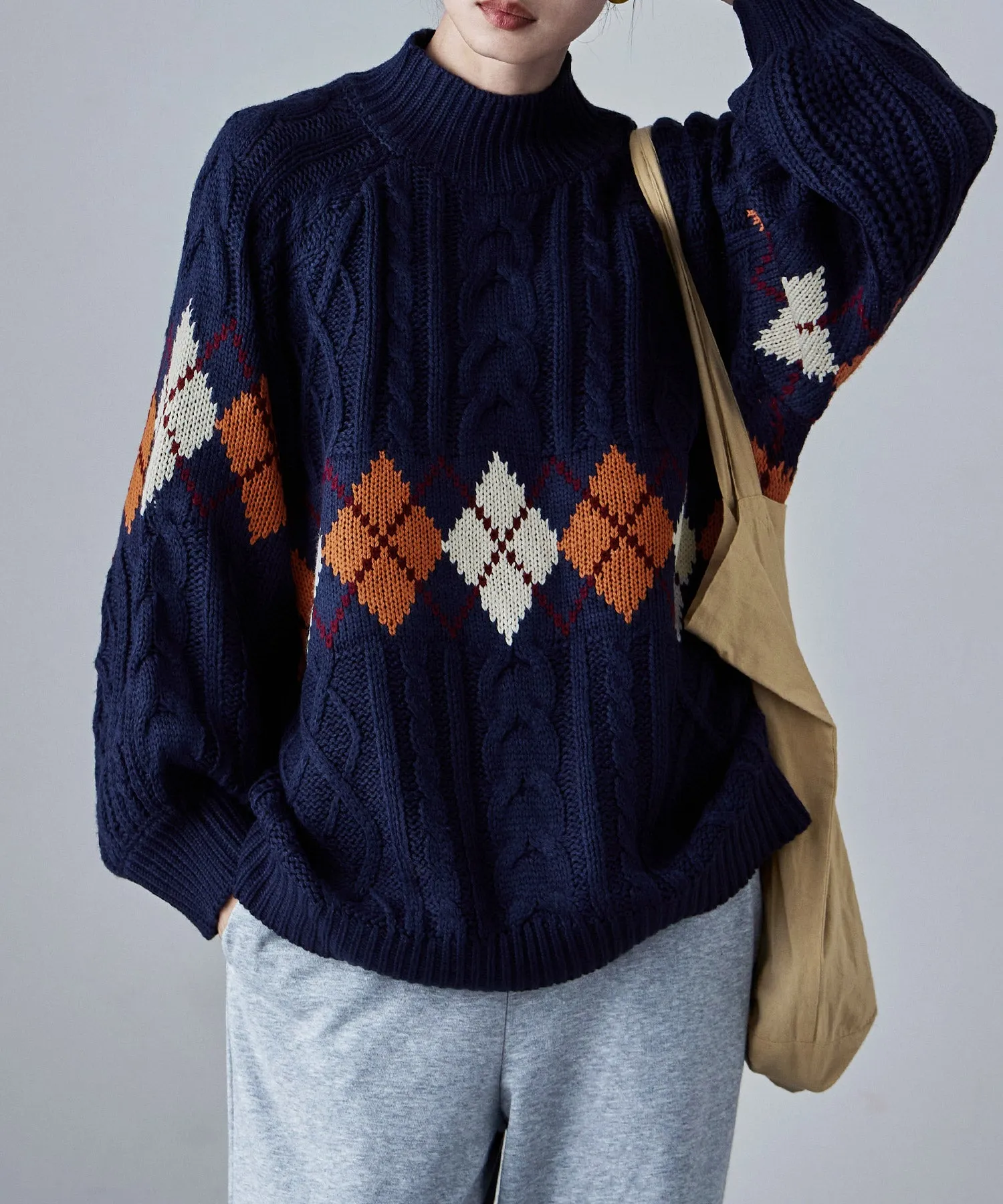 Argyle cable high-neck over knit