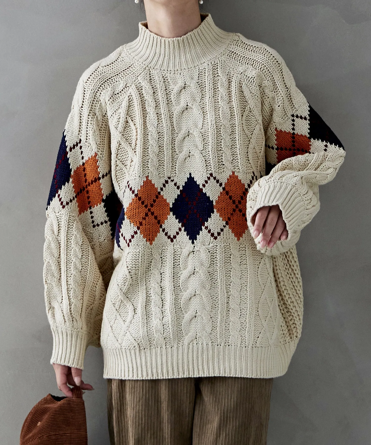 Argyle cable high-neck over knit