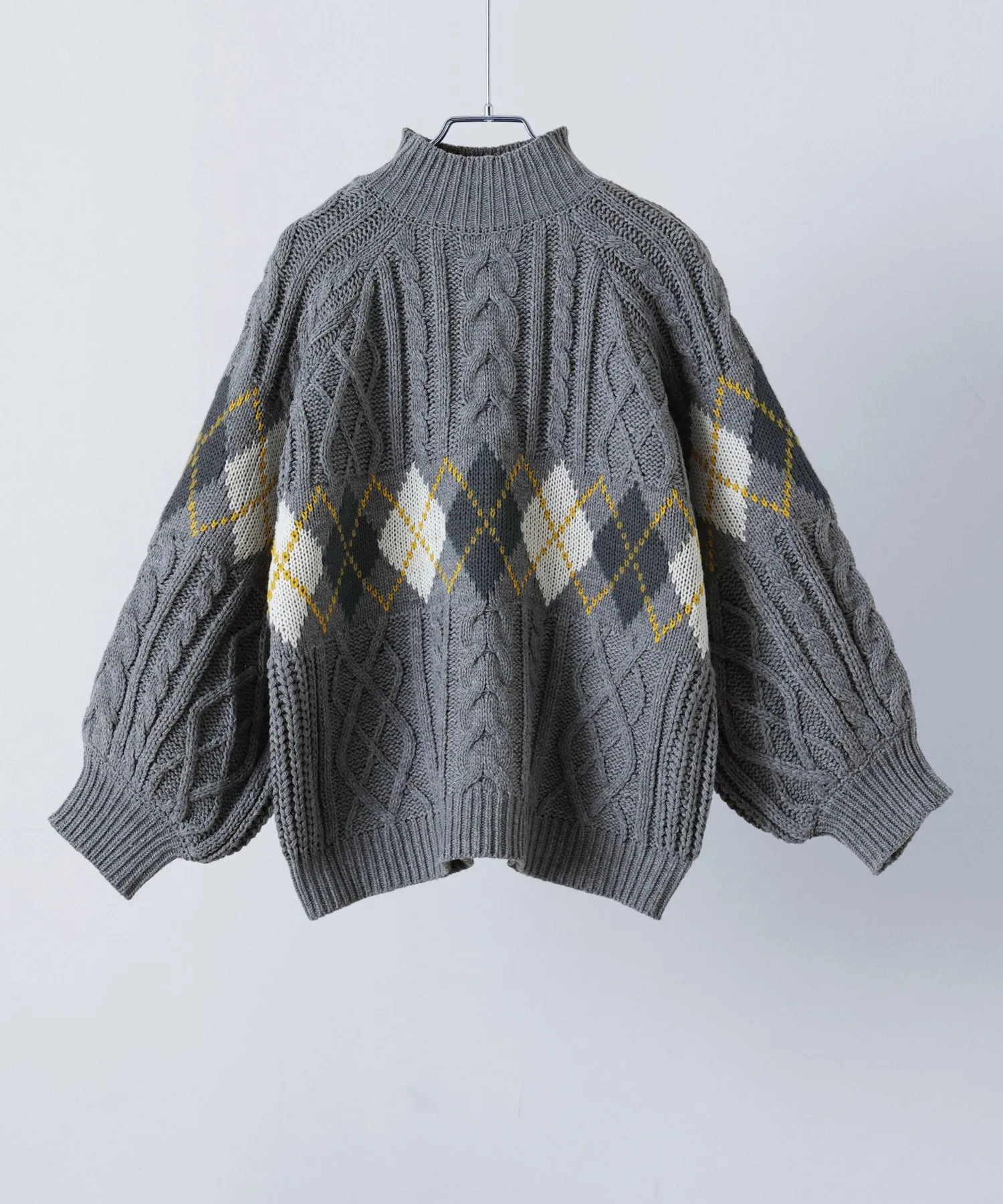 Argyle cable high-neck over knit