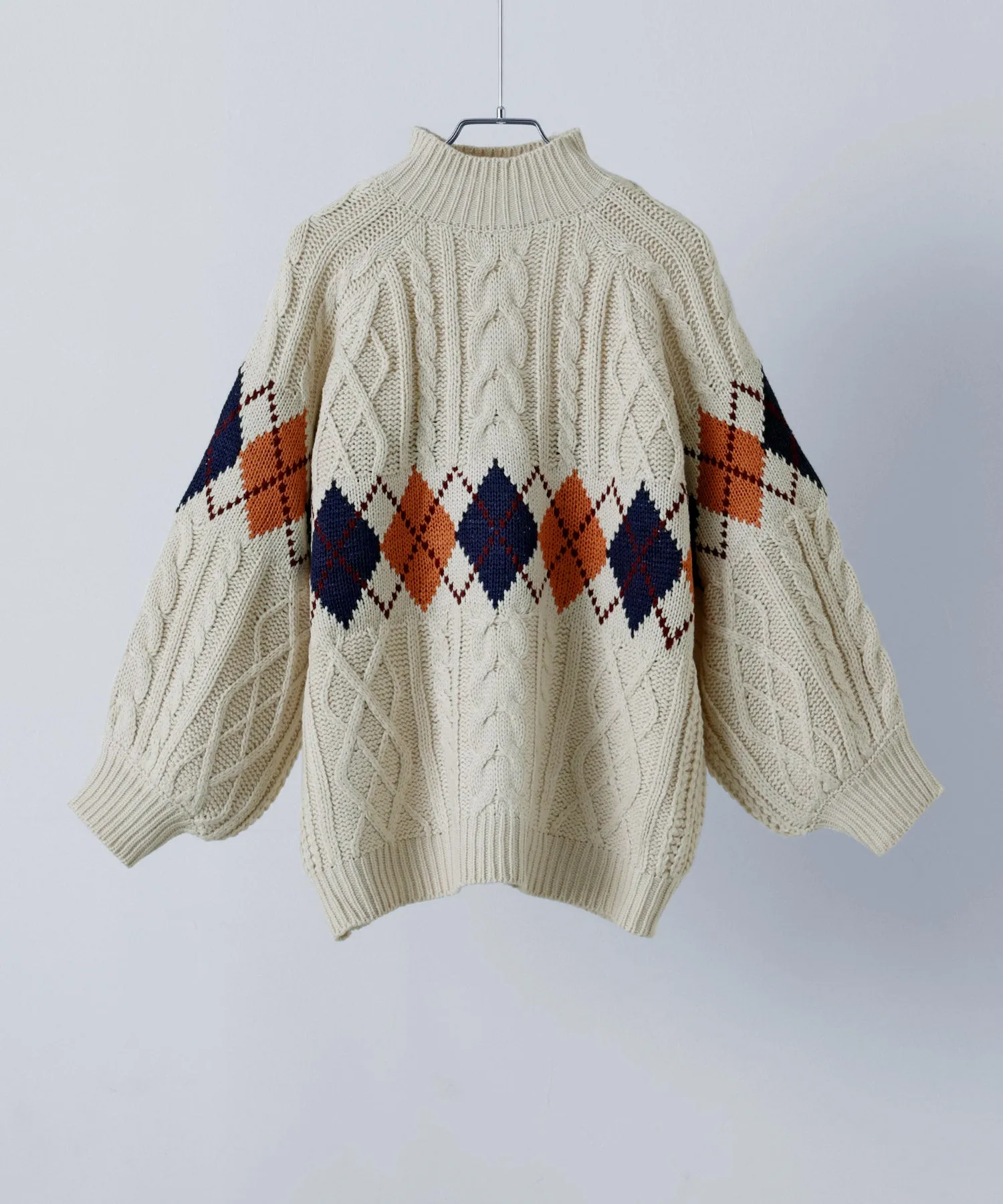 Argyle cable high-neck over knit