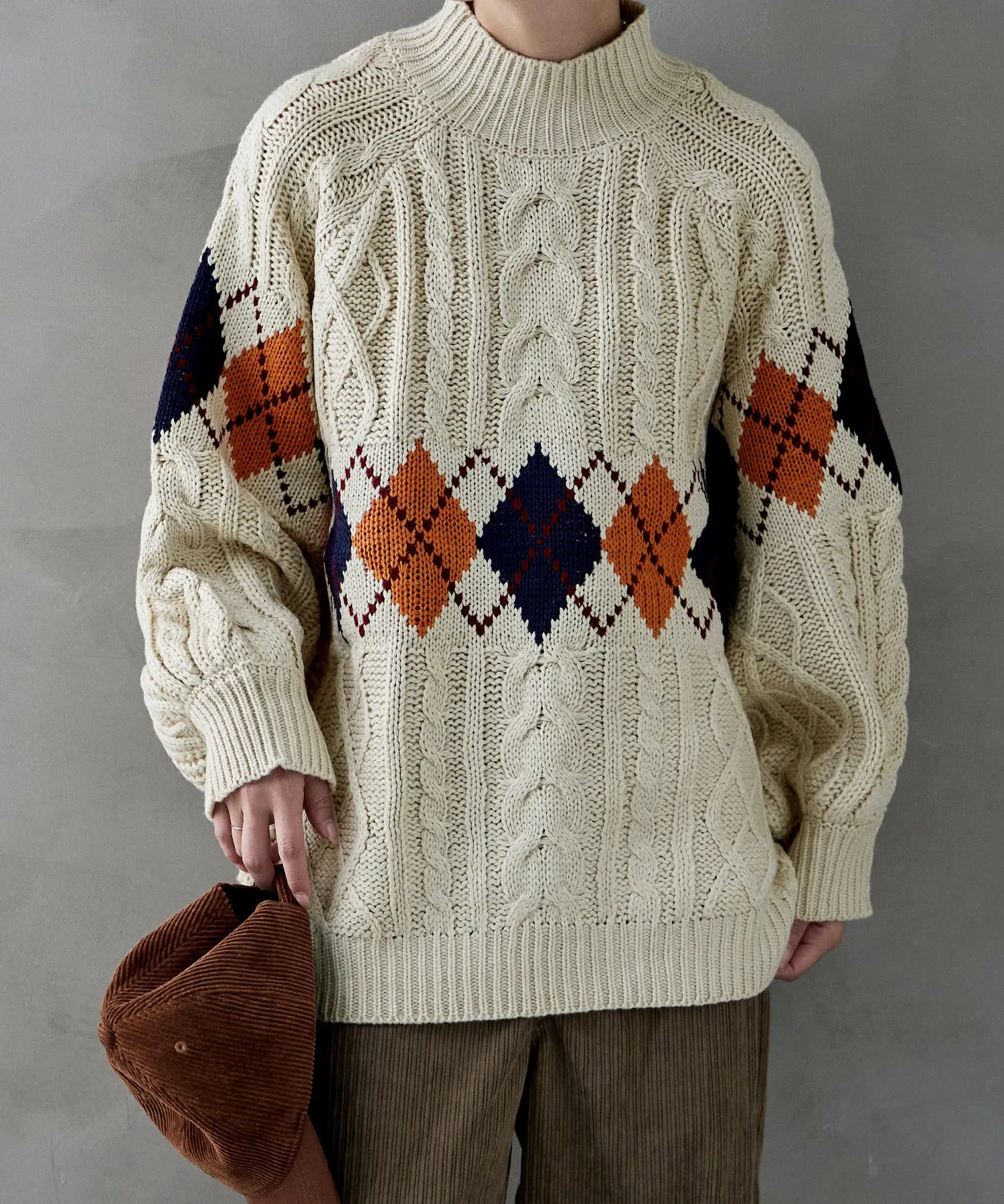 Argyle cable high-neck over knit