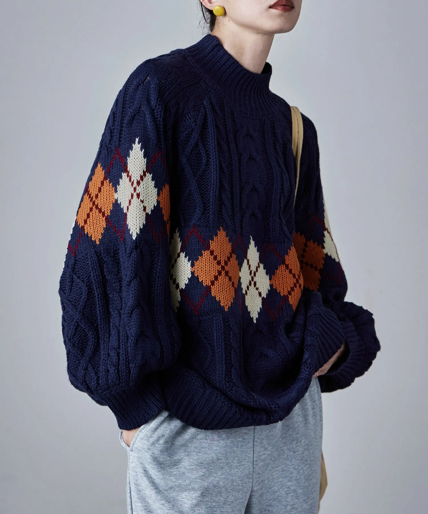 Argyle cable high-neck over knit