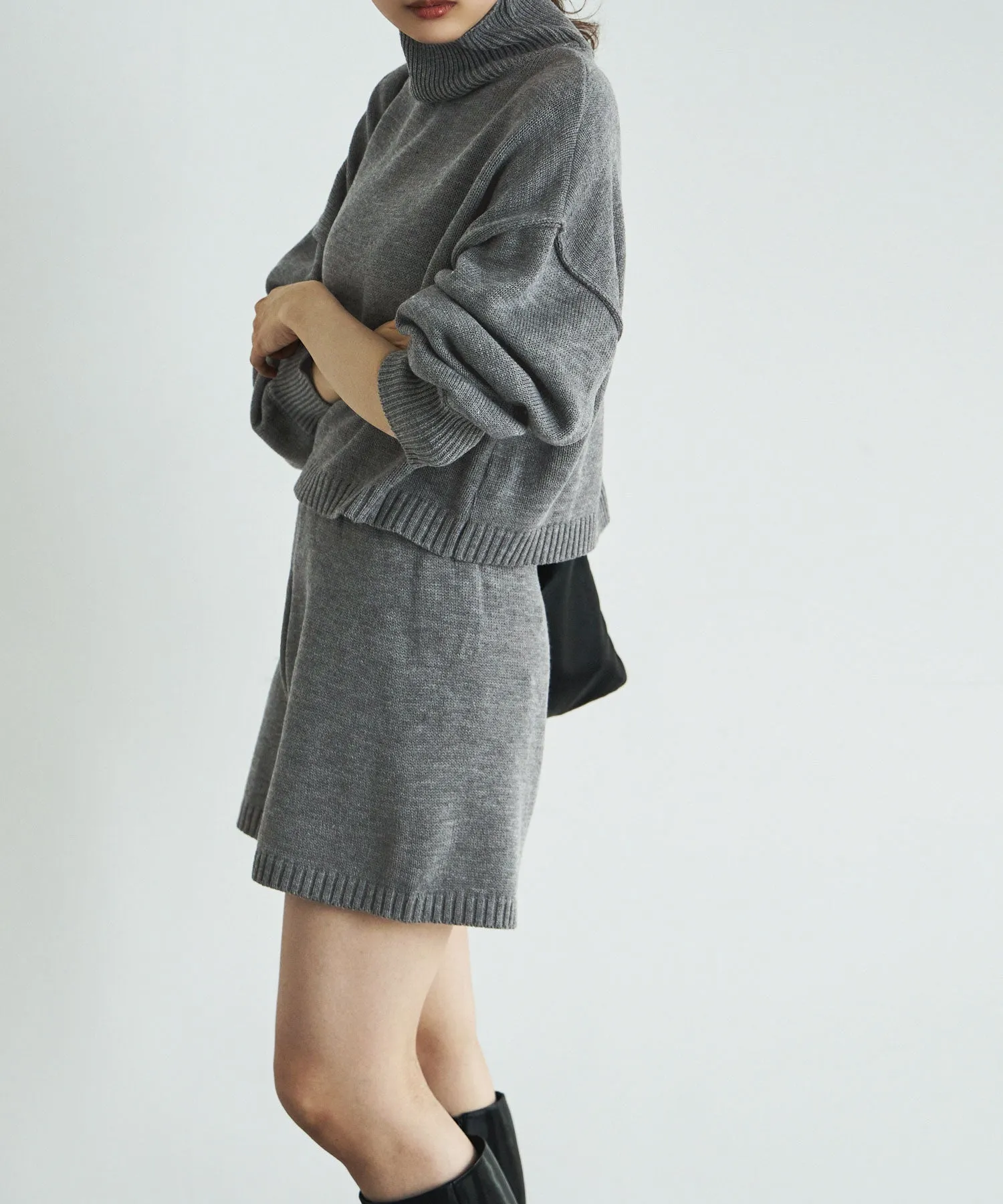 Bulky high neck knit