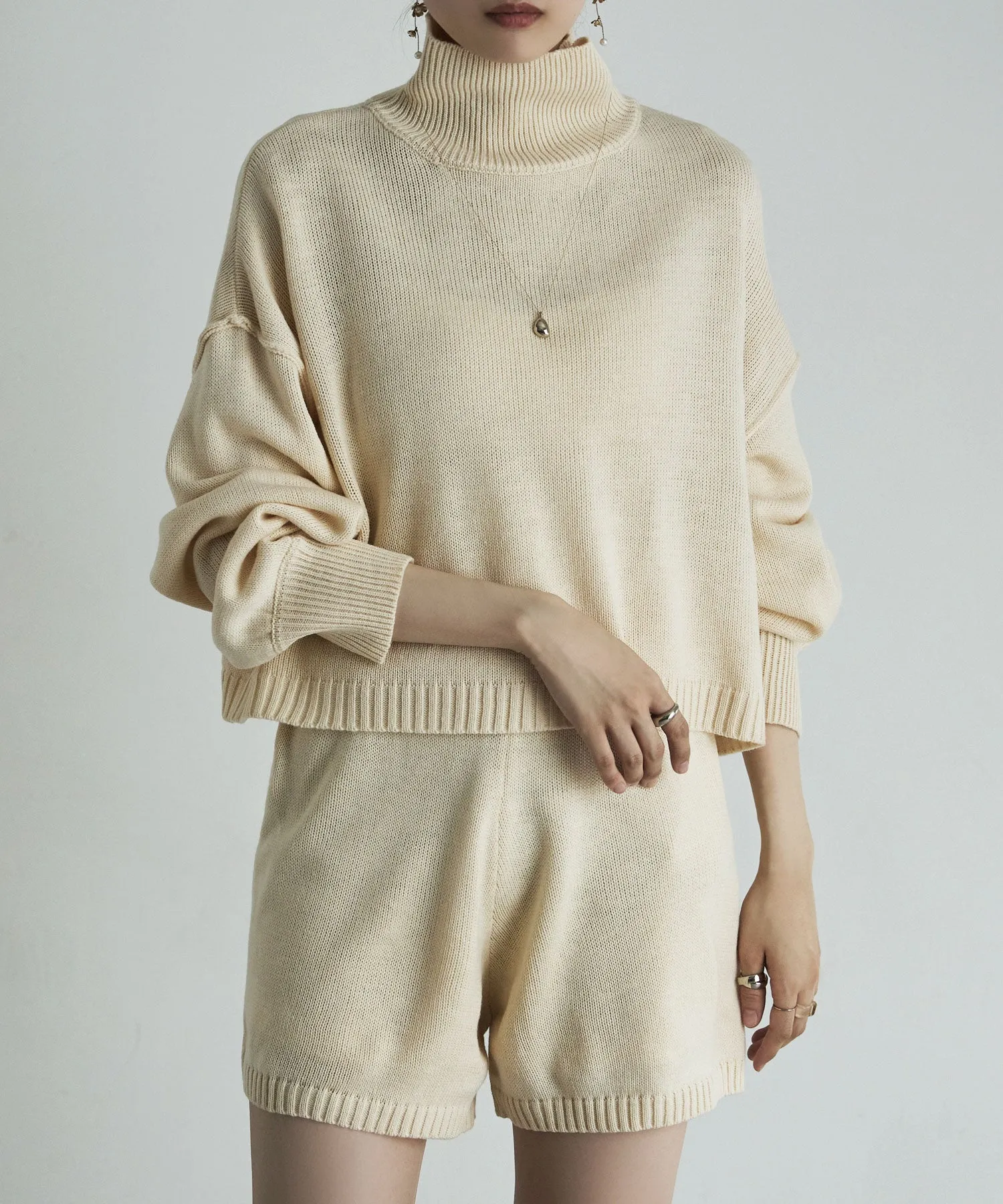 Bulky high neck knit