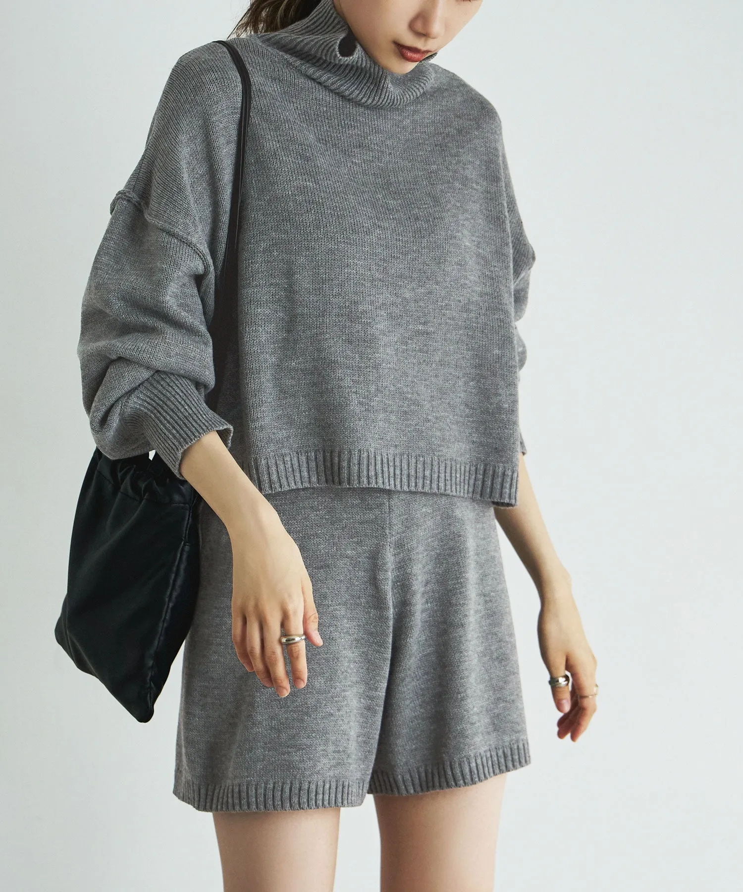 Bulky high neck knit