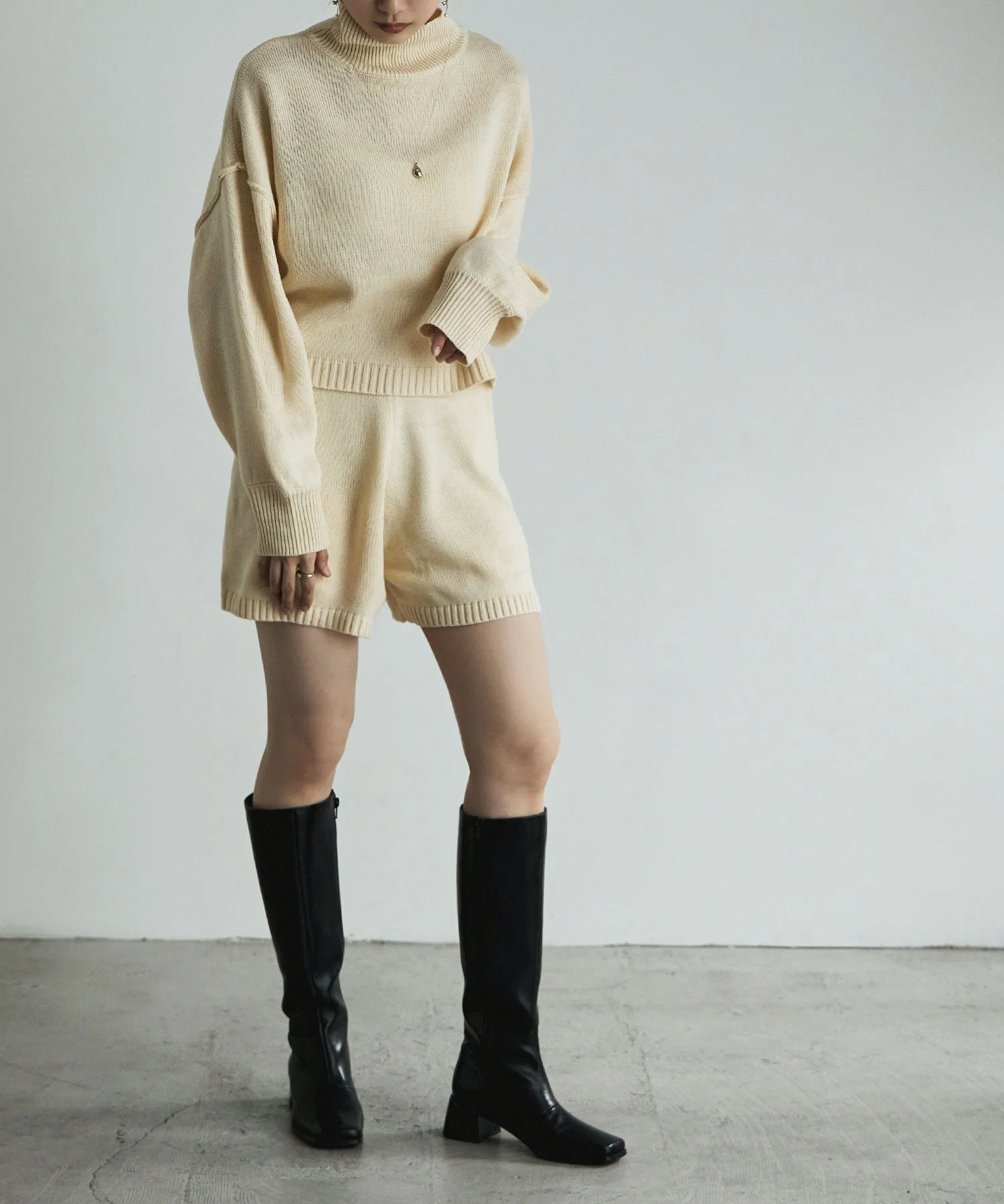 Bulky high neck knit