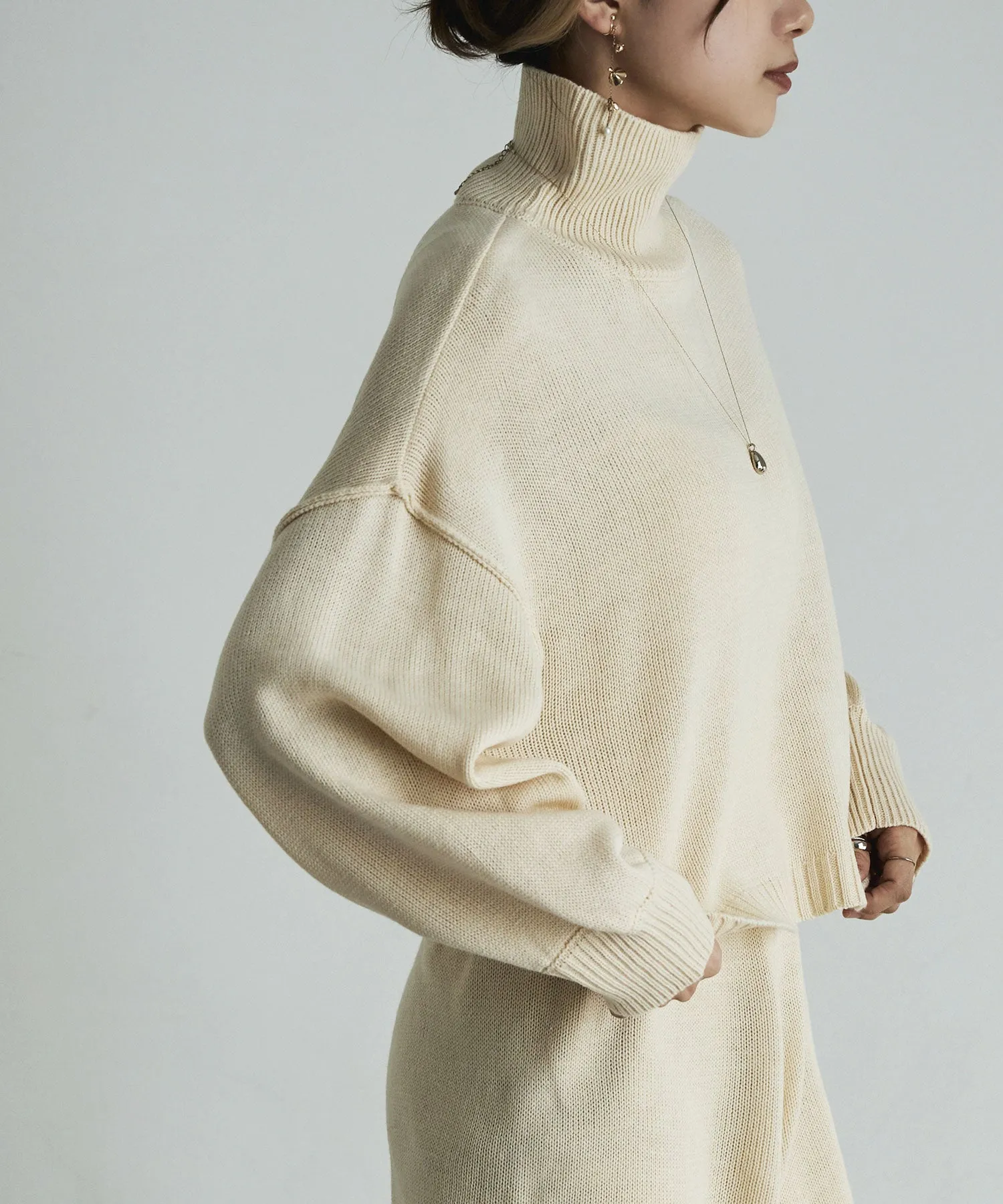 Bulky high neck knit