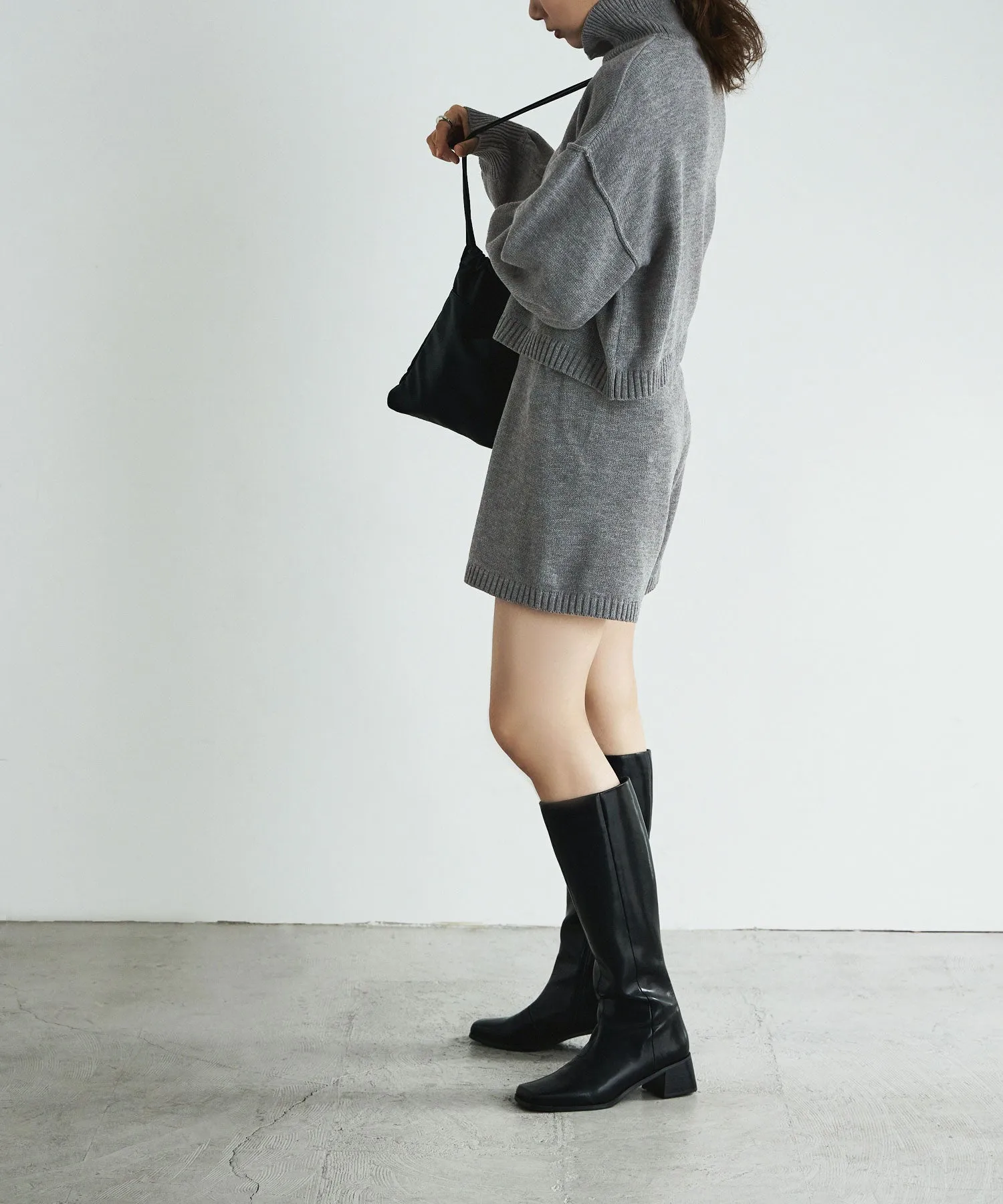 Bulky high neck knit