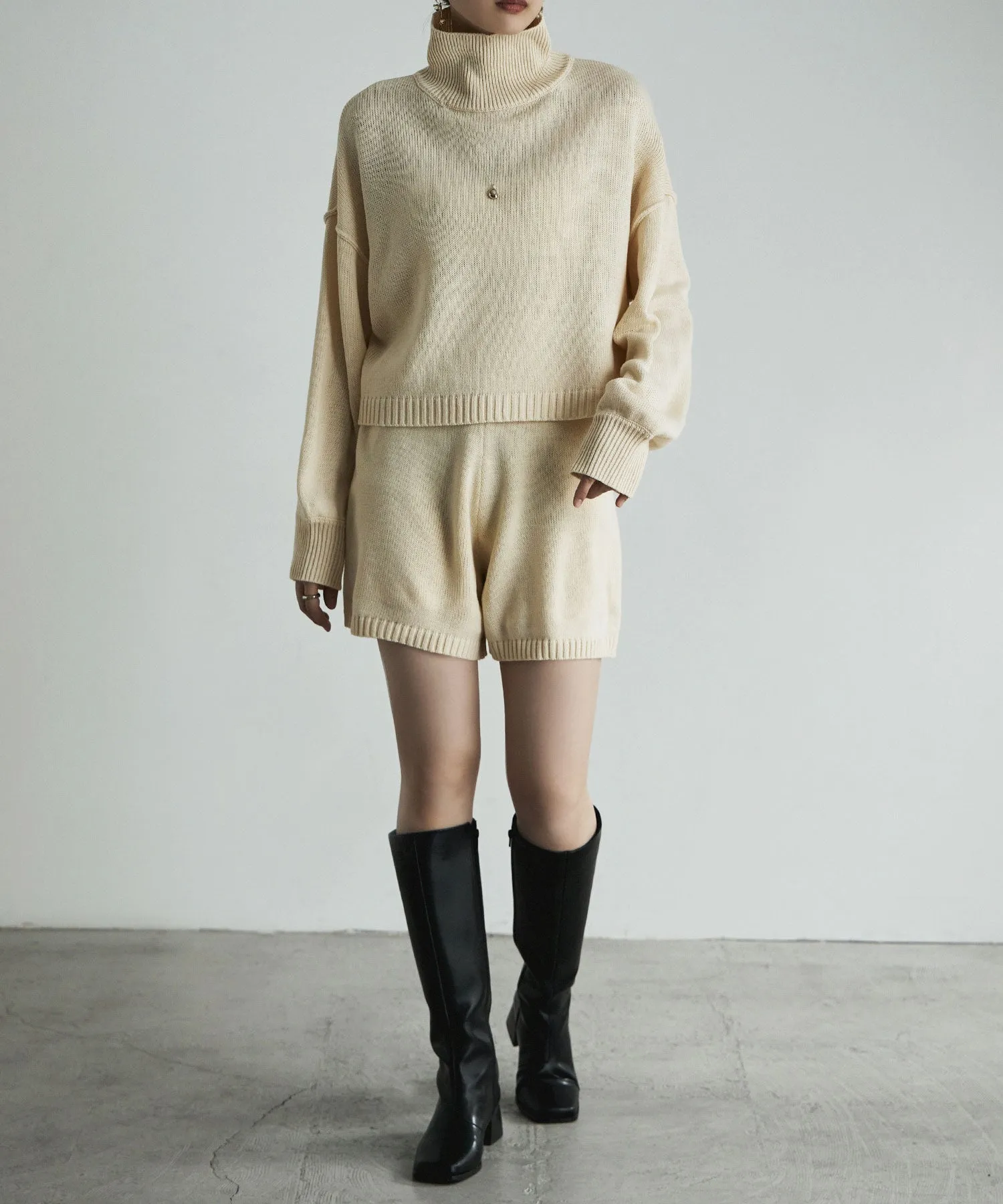 Bulky high neck knit