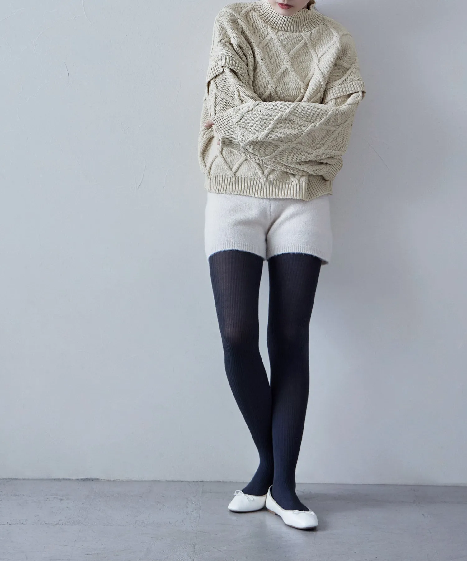 Diamond pattern cable high neck knit
