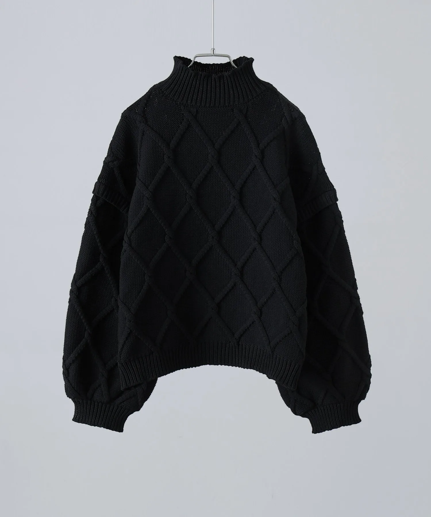 Diamond pattern cable high neck knit