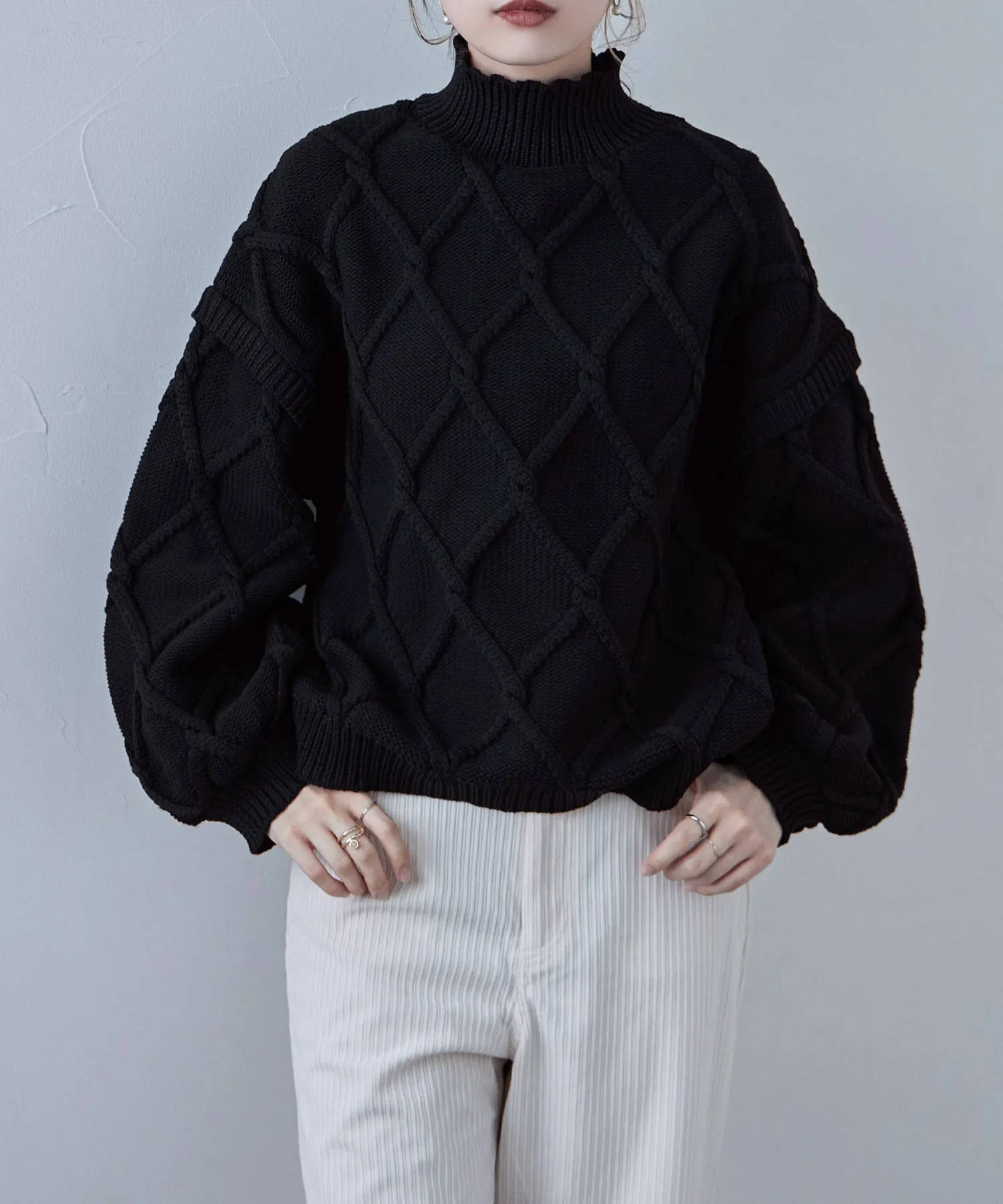 Diamond pattern cable high neck knit