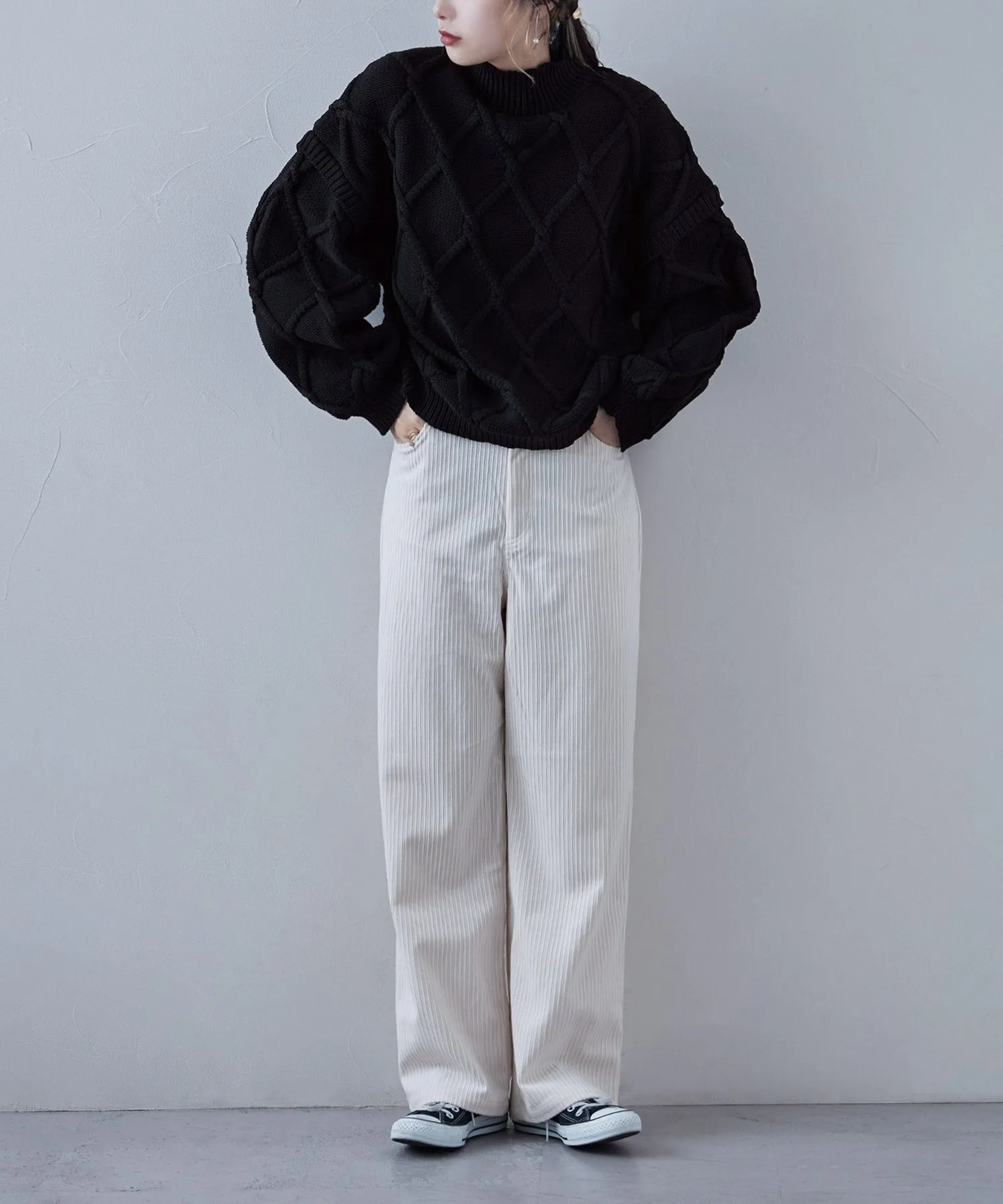 Diamond pattern cable high neck knit