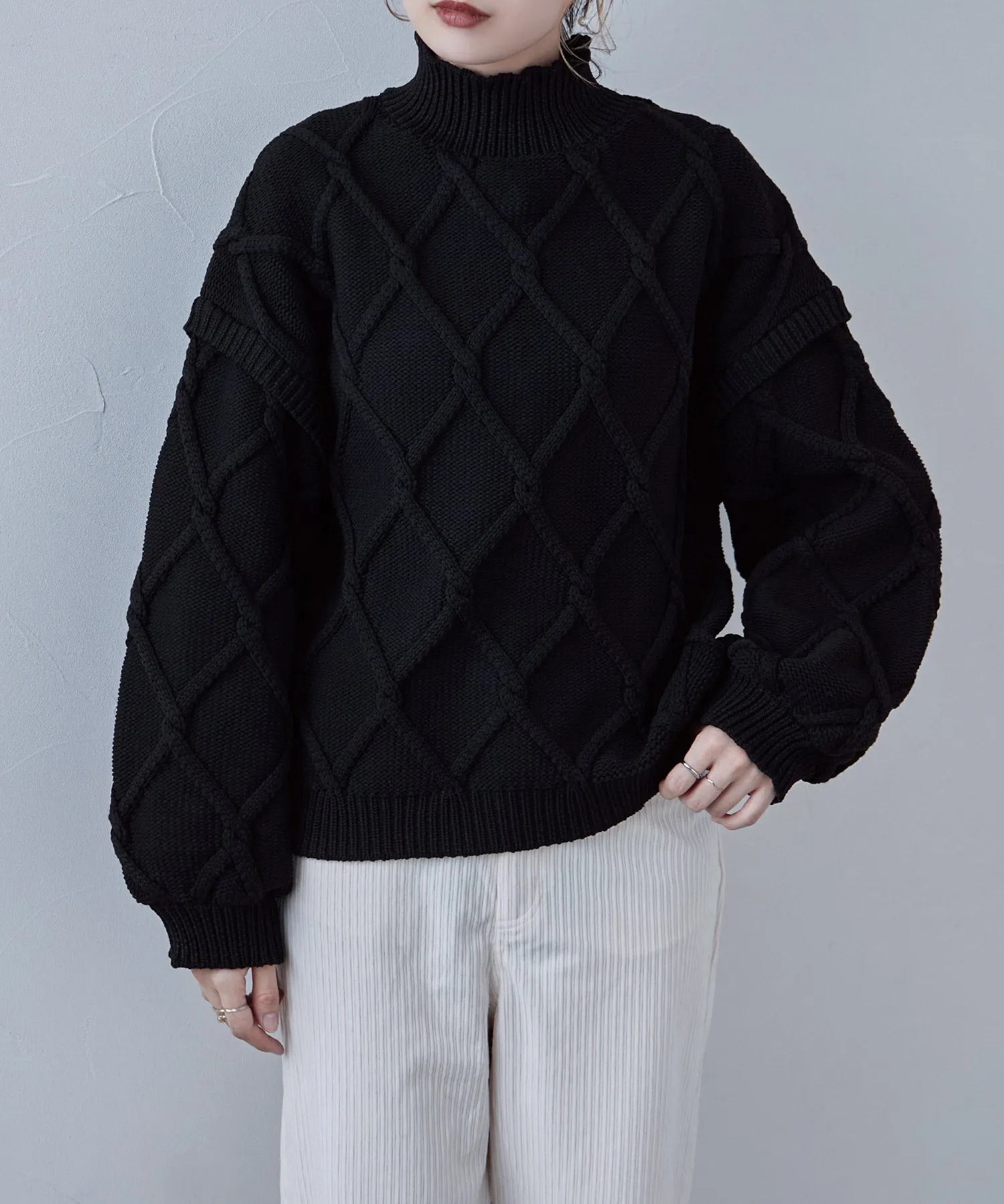 Diamond pattern cable high neck knit