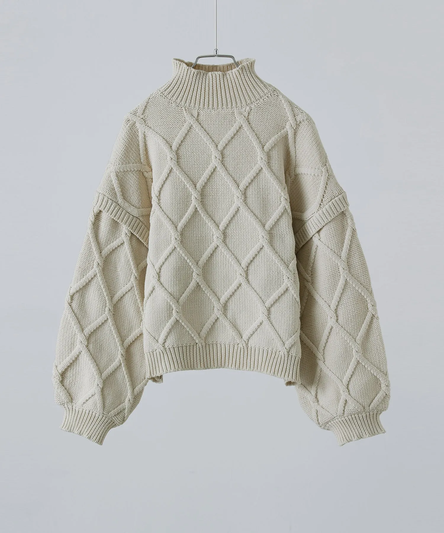 Diamond pattern cable high neck knit