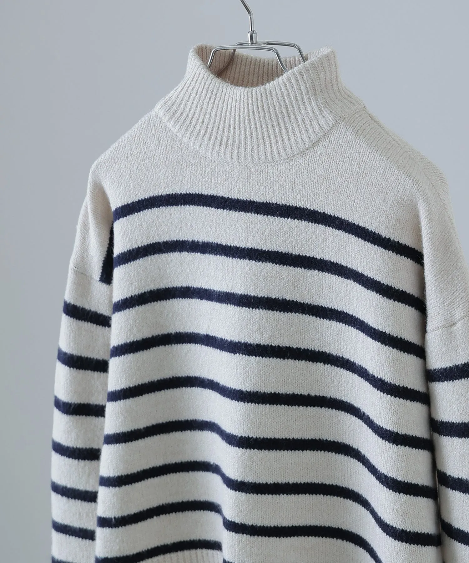 High neck border knit