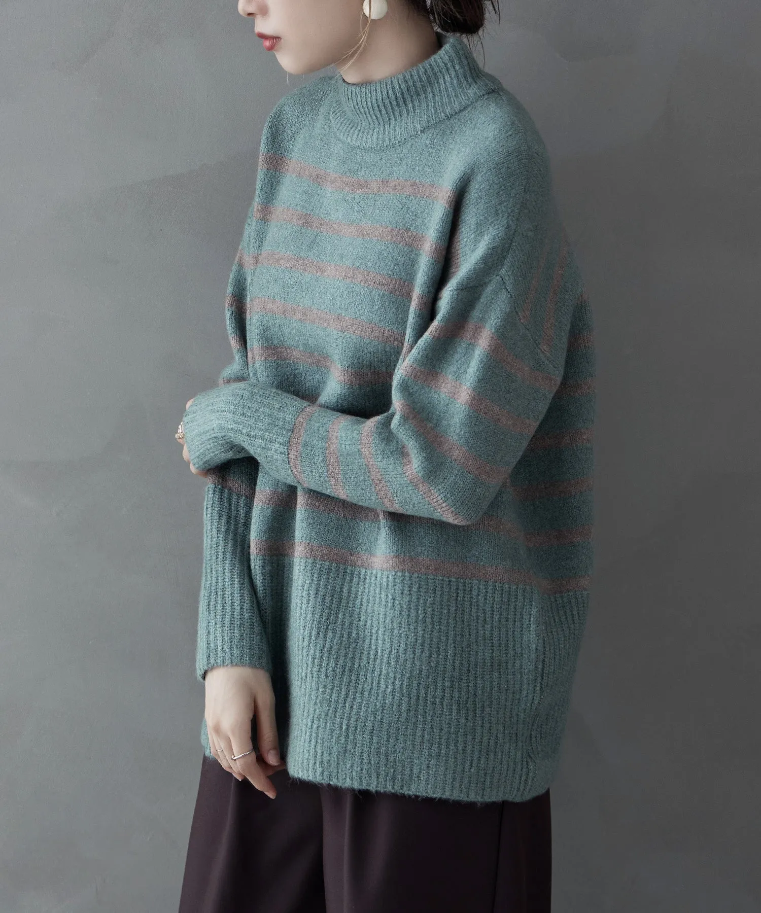 High neck border knit
