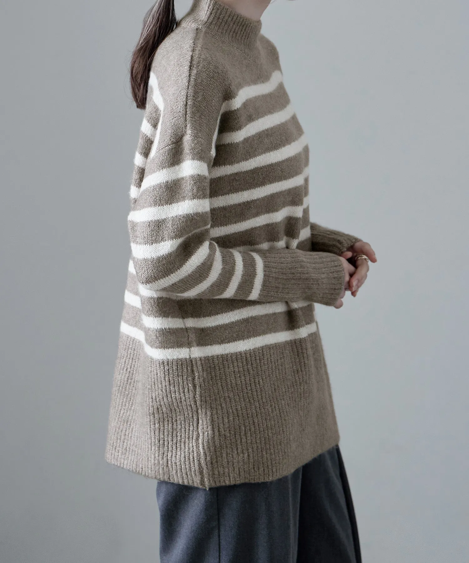 High neck border knit