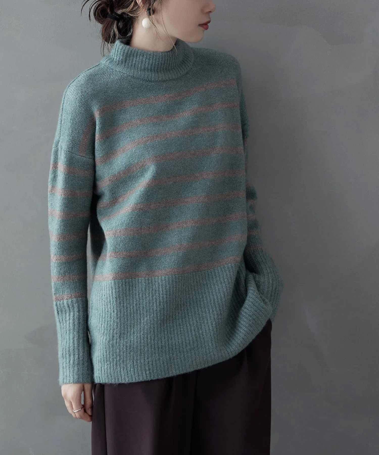High neck border knit