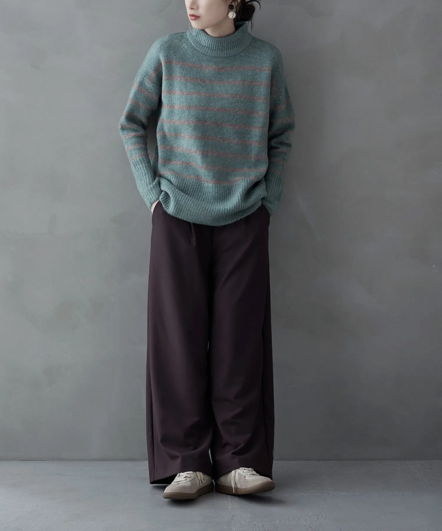 High neck border knit