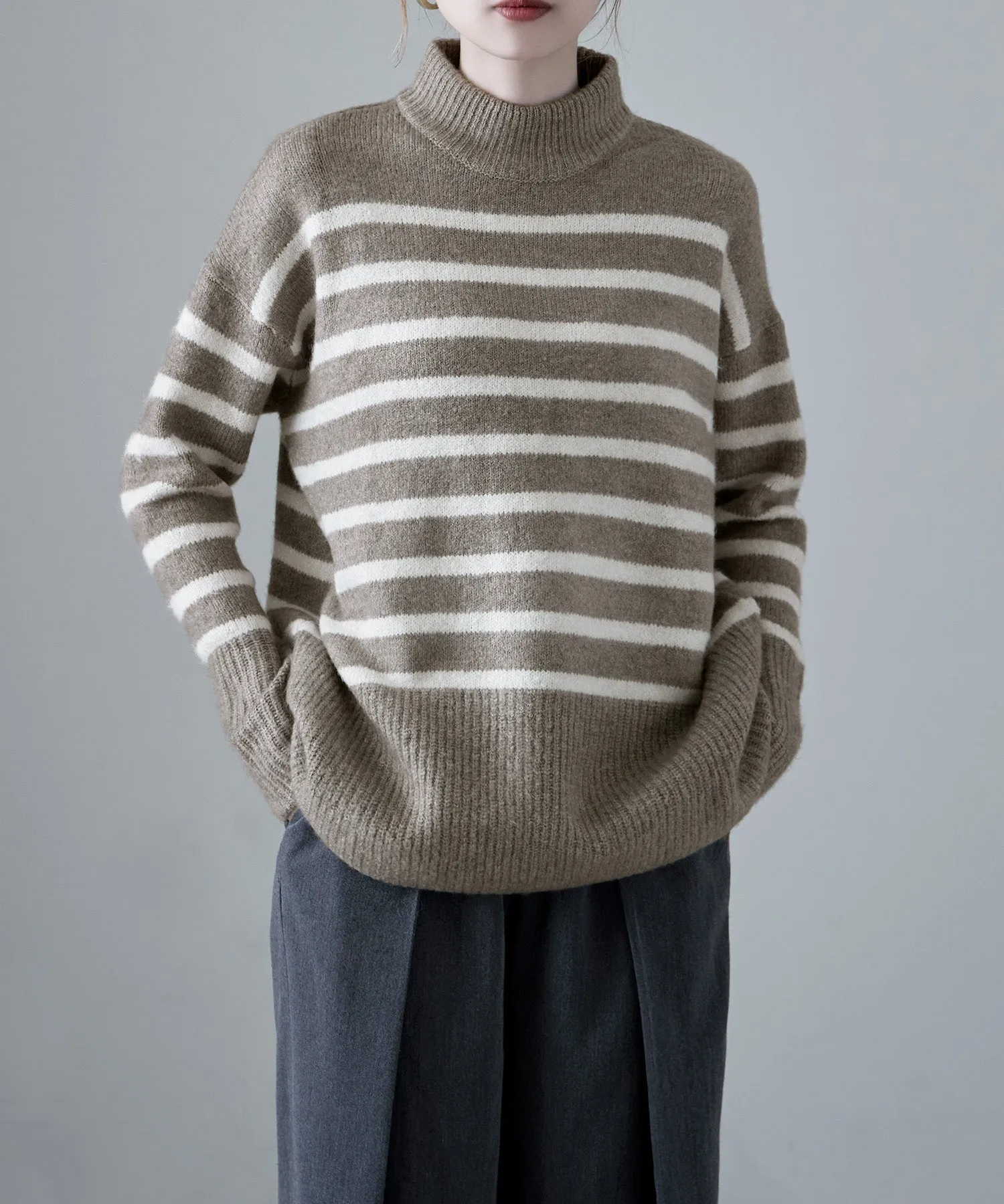 High neck border knit