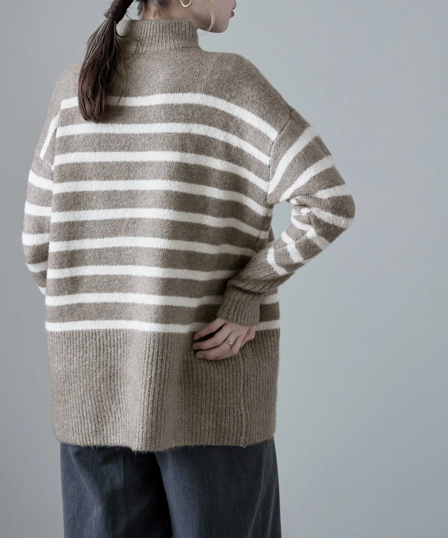 High neck border knit