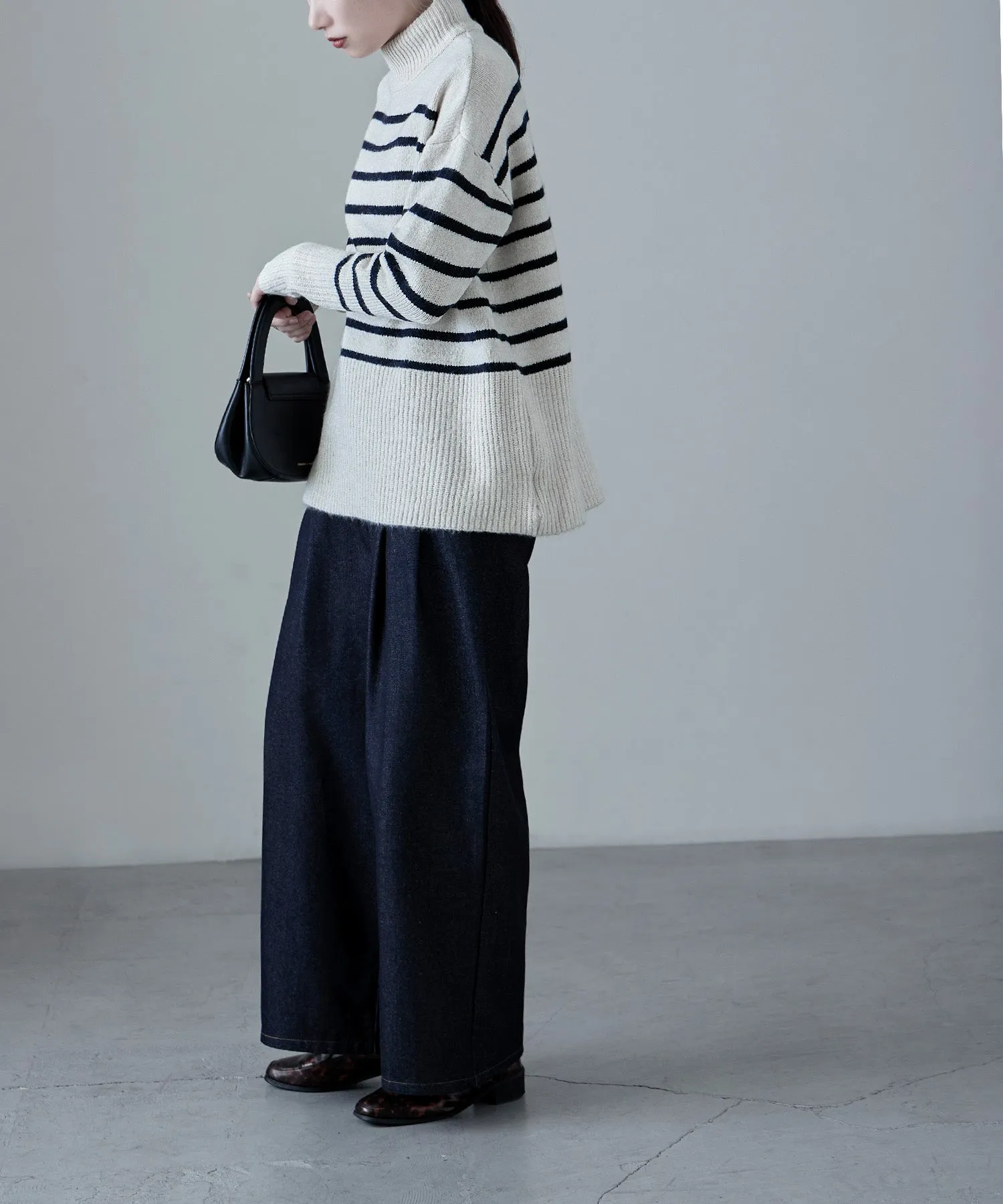 High neck border knit