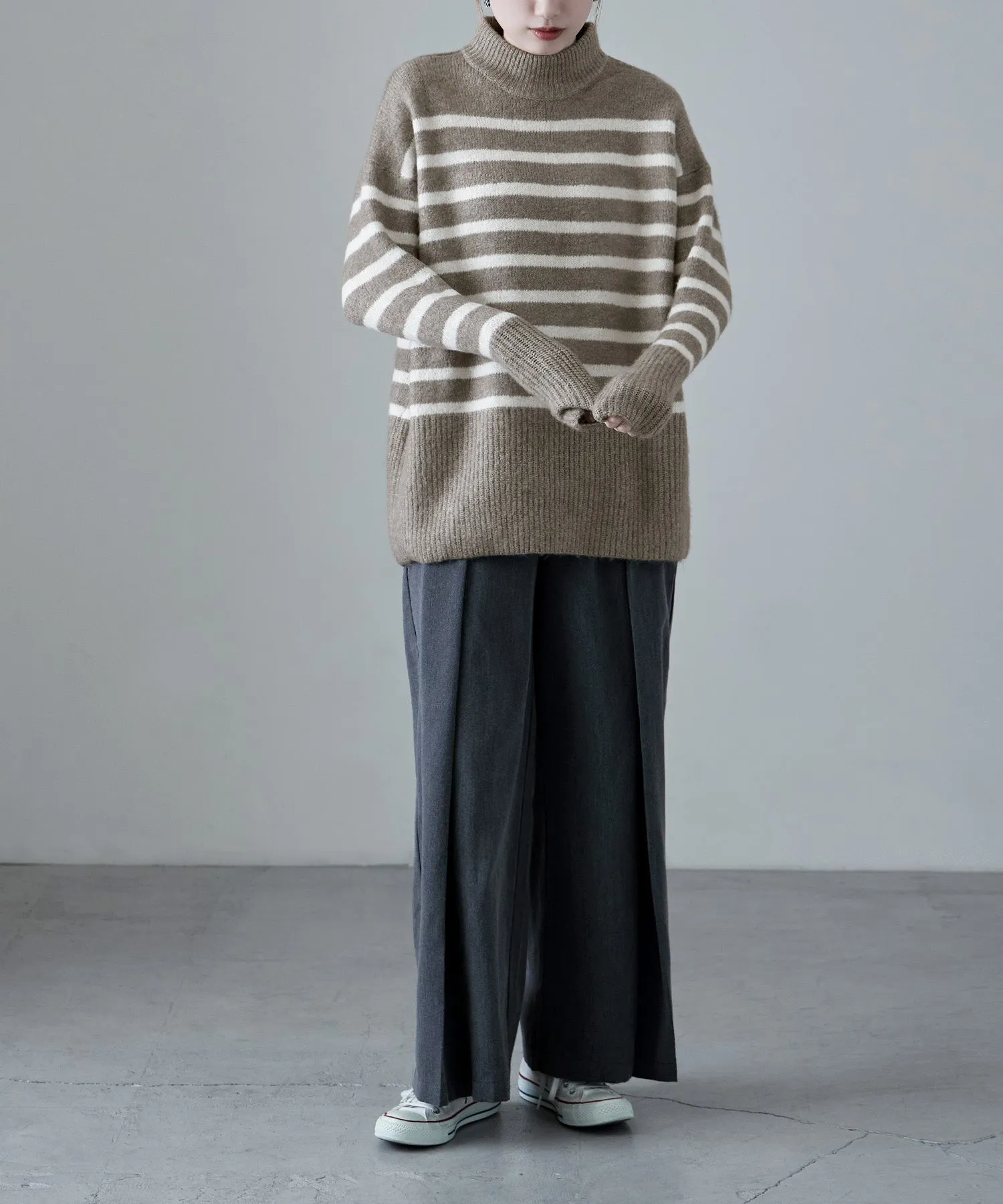 High neck border knit