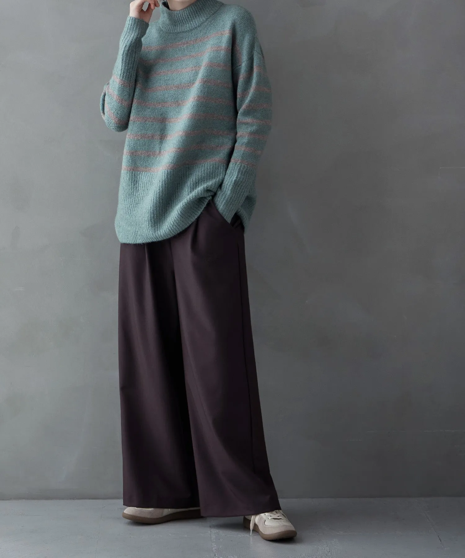 High neck border knit