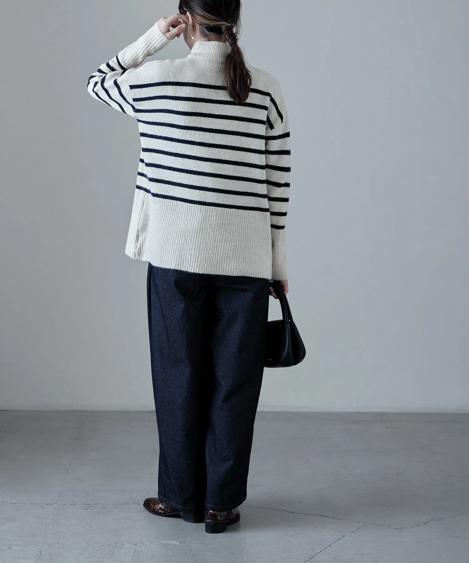High neck border knit