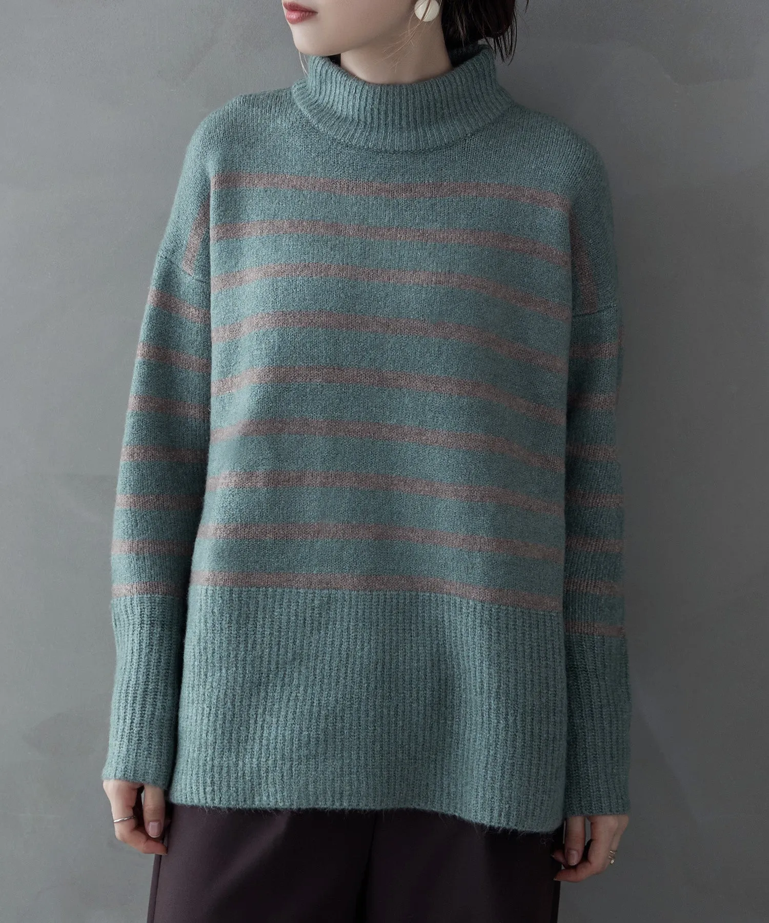 High neck border knit