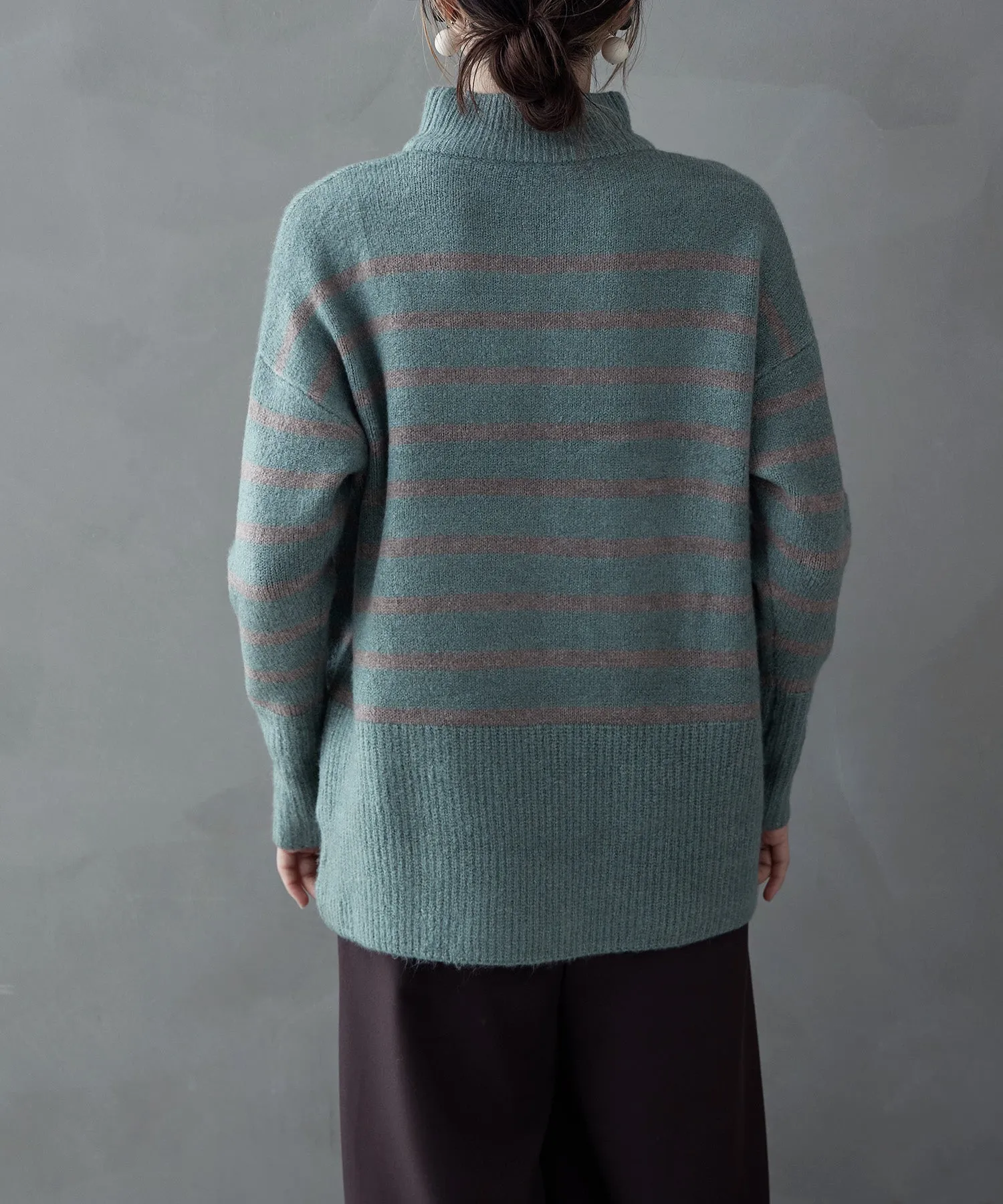 High neck border knit