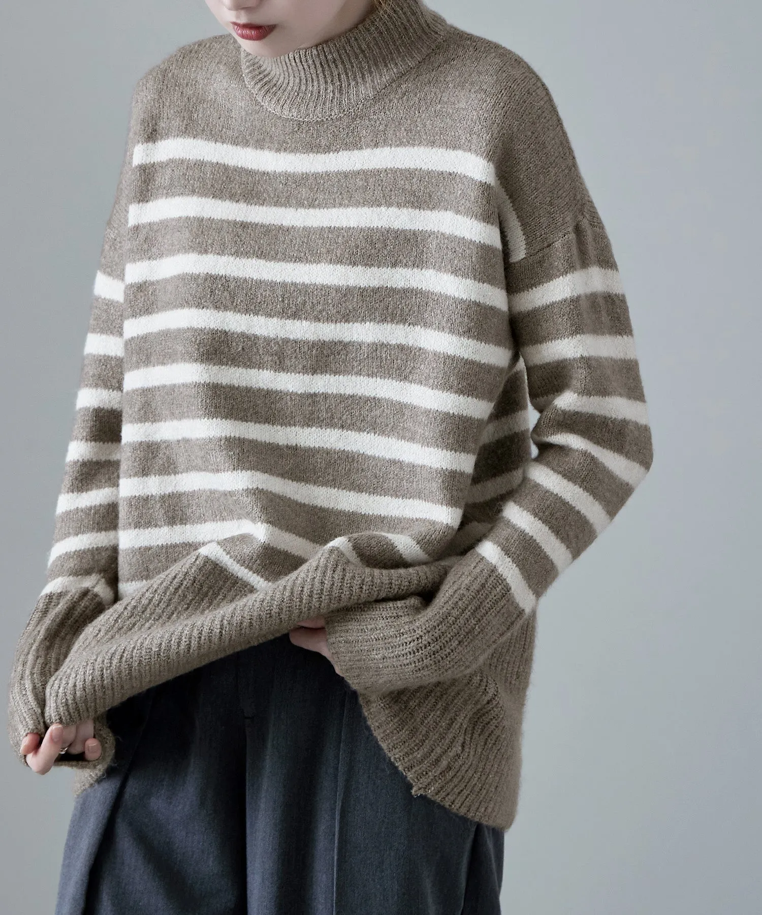 High neck border knit