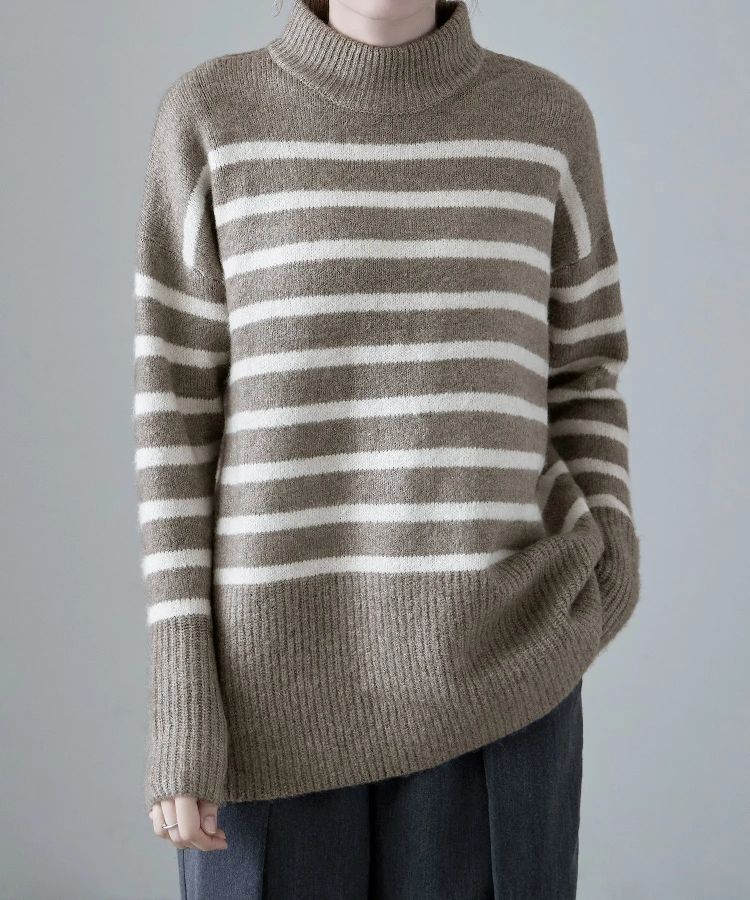 High neck border knit