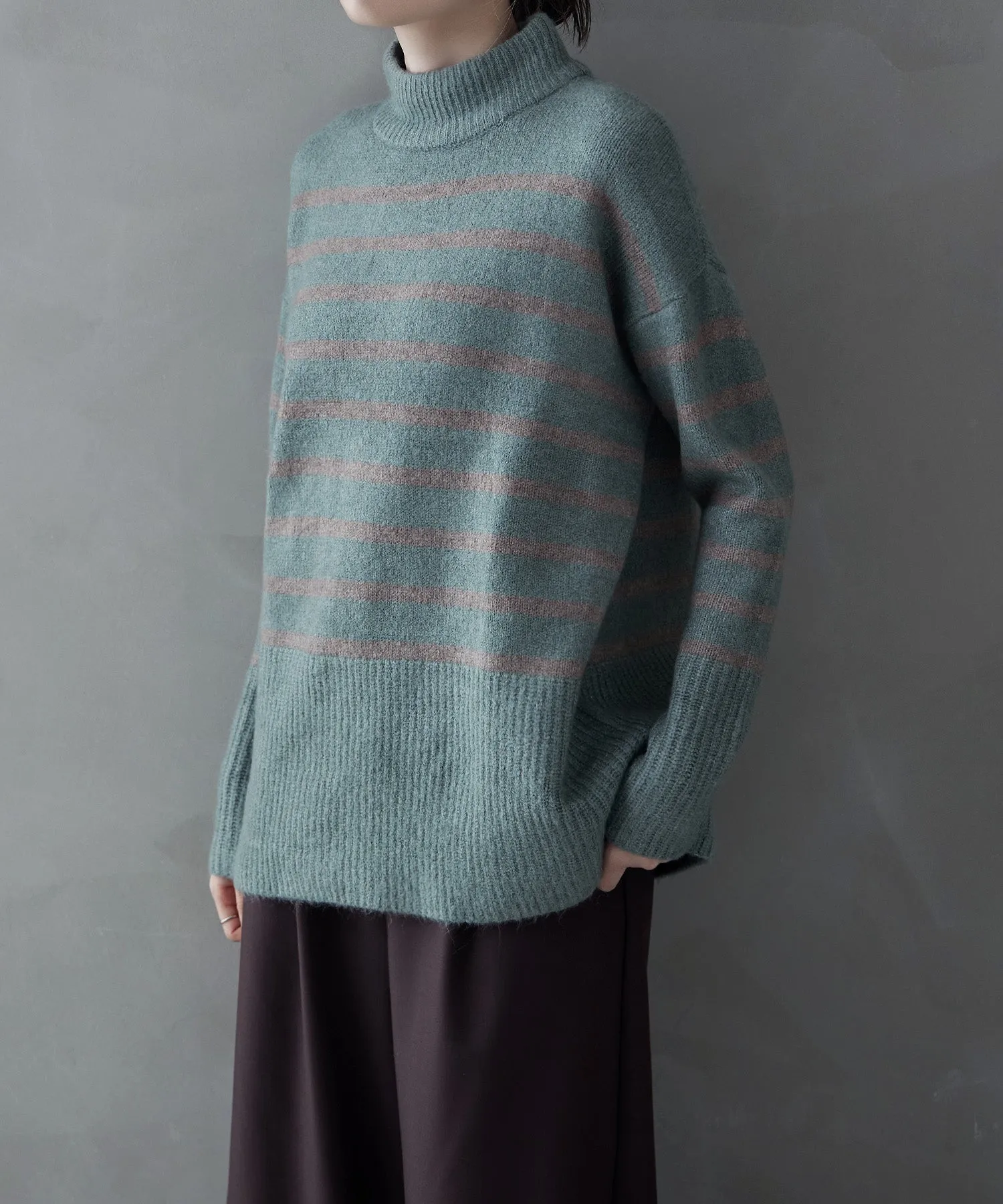 High neck border knit