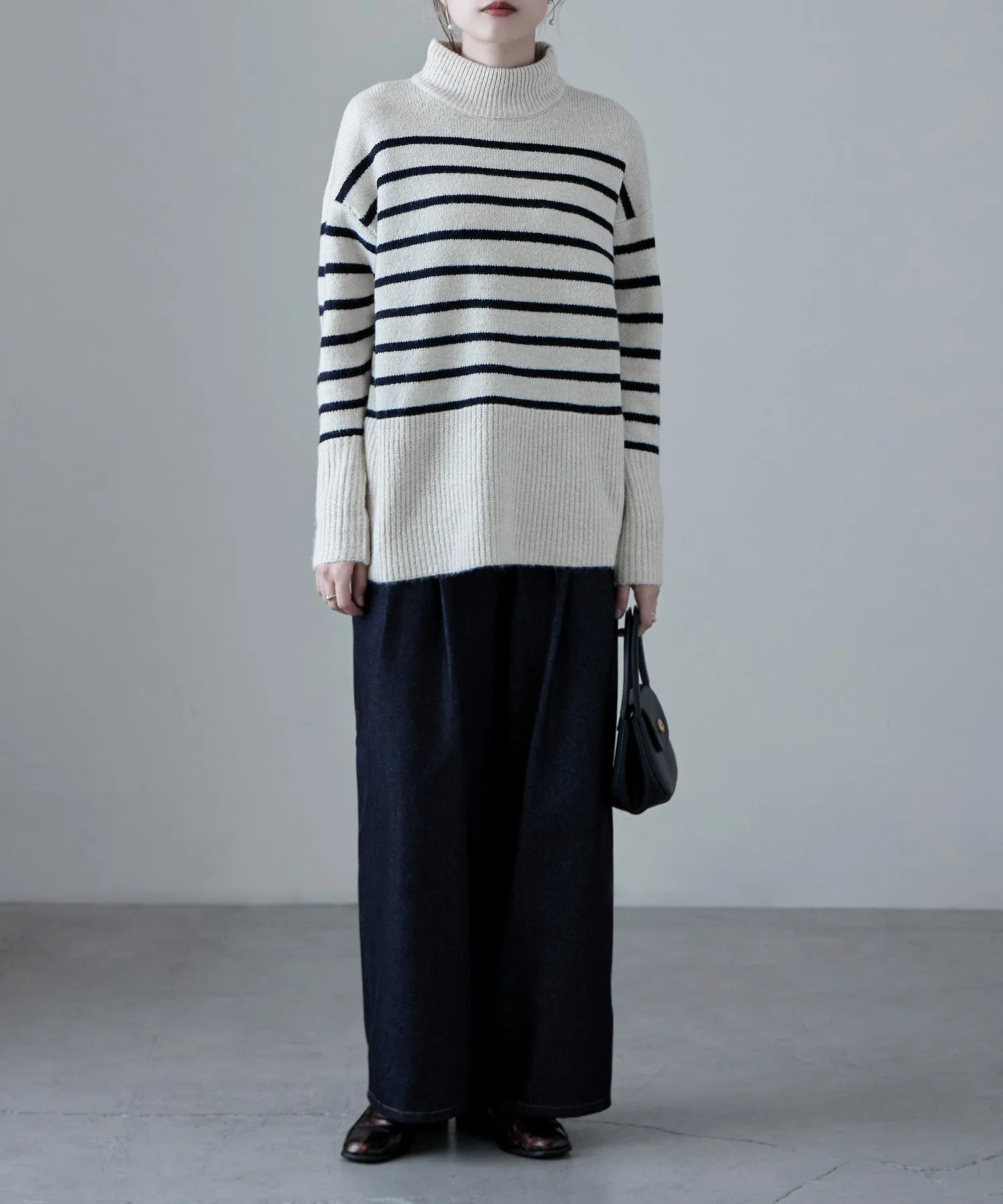 High neck border knit