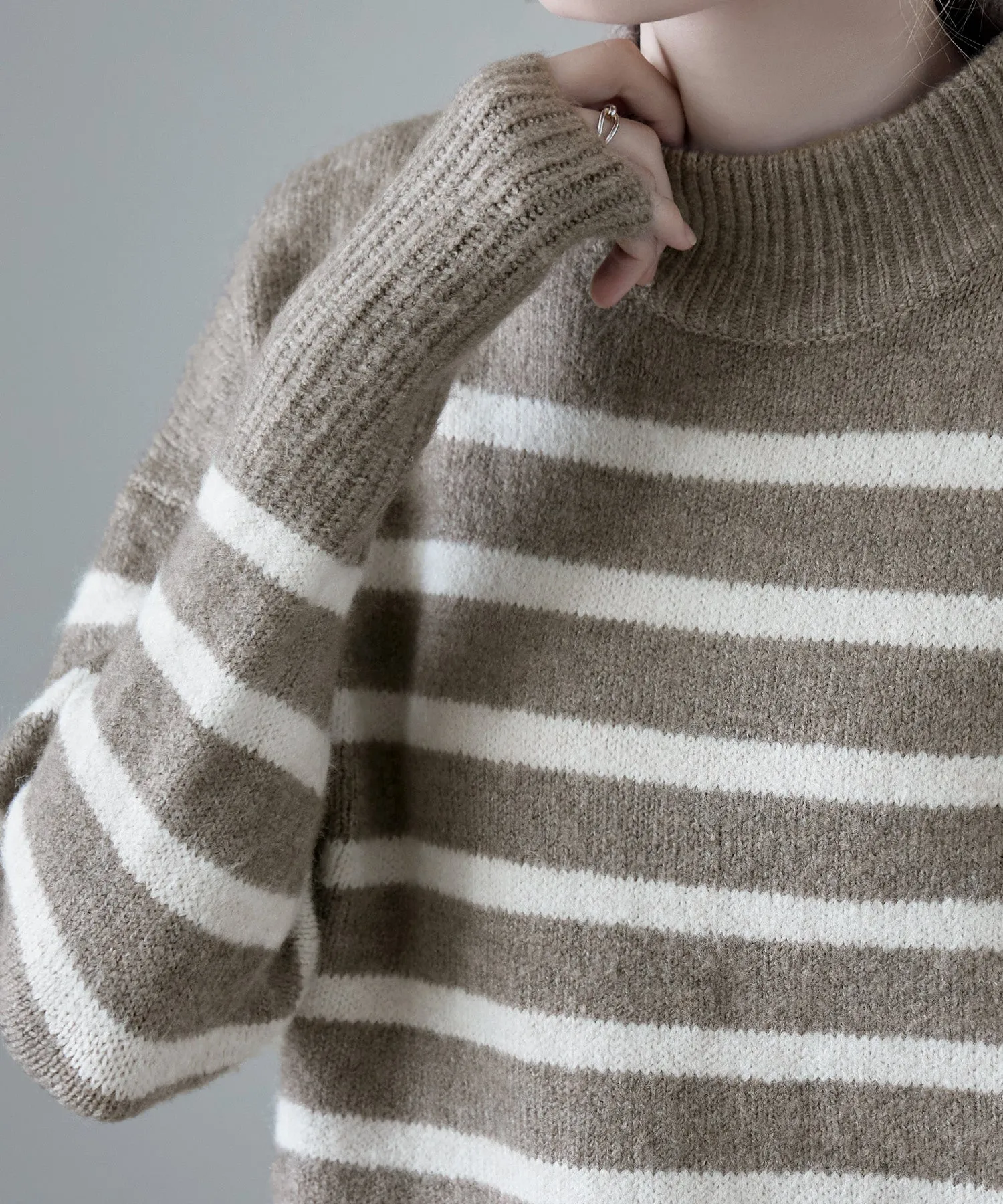High neck border knit