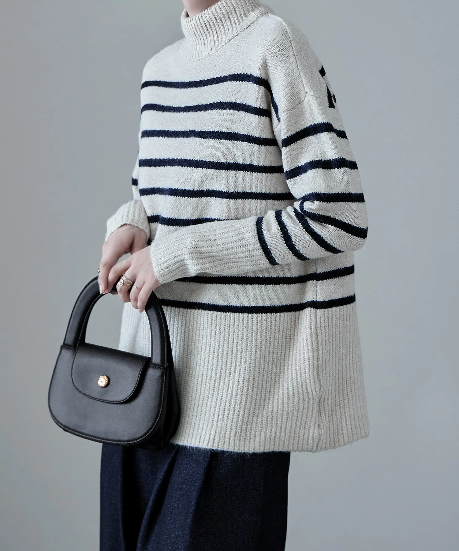 High neck border knit