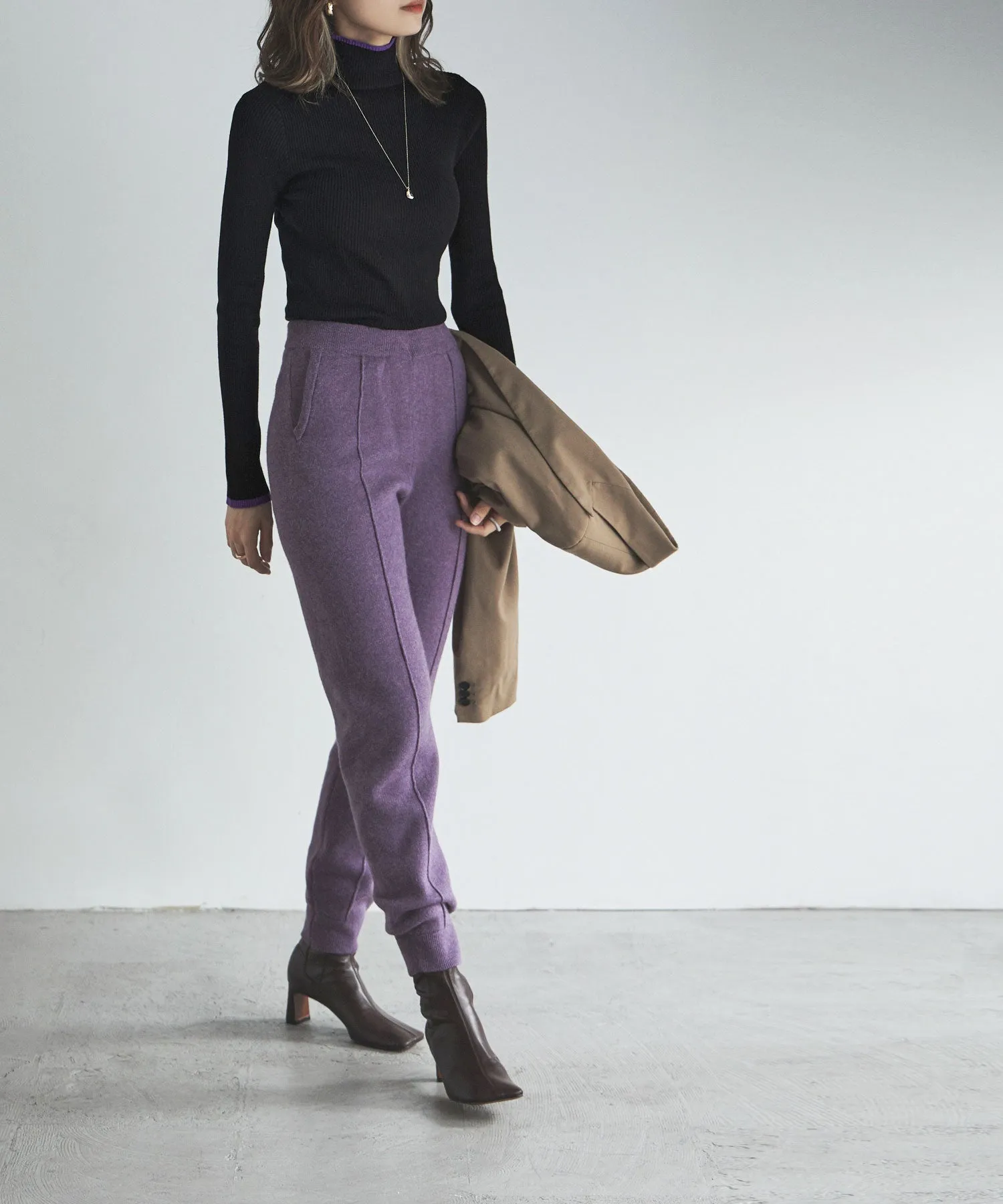 Piping color high neck knit