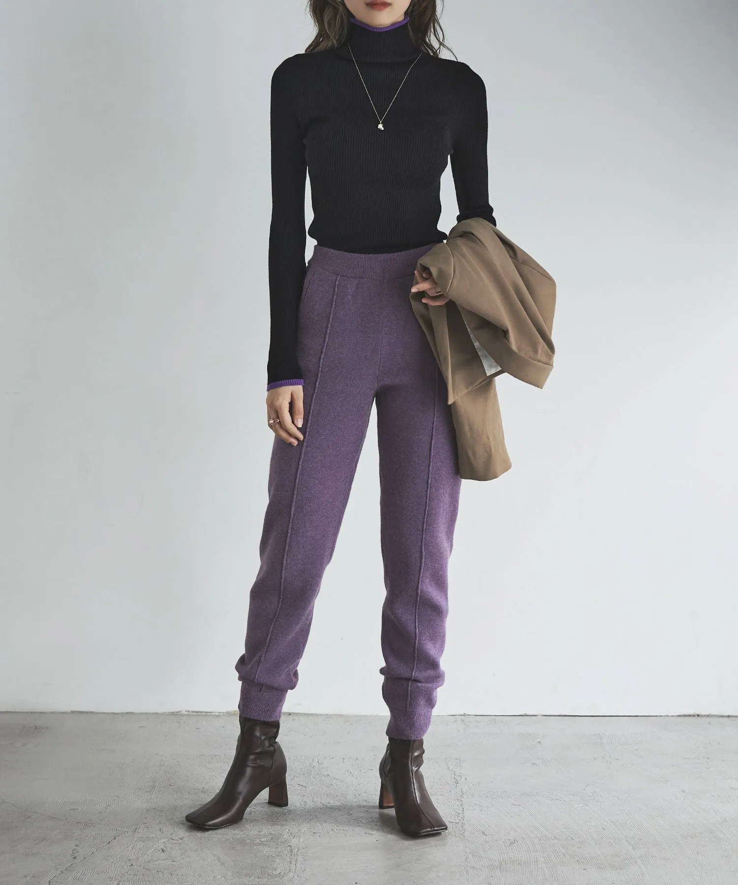 Piping color high neck knit