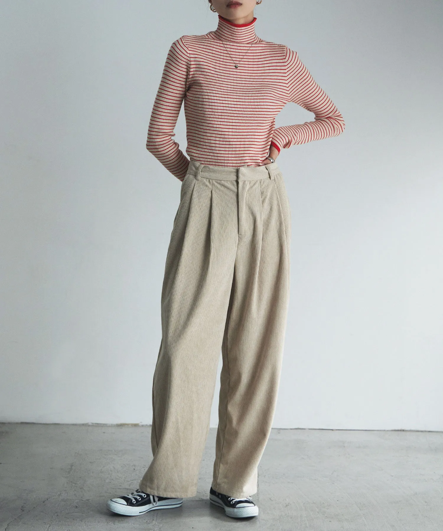 Piping color high neck knit
