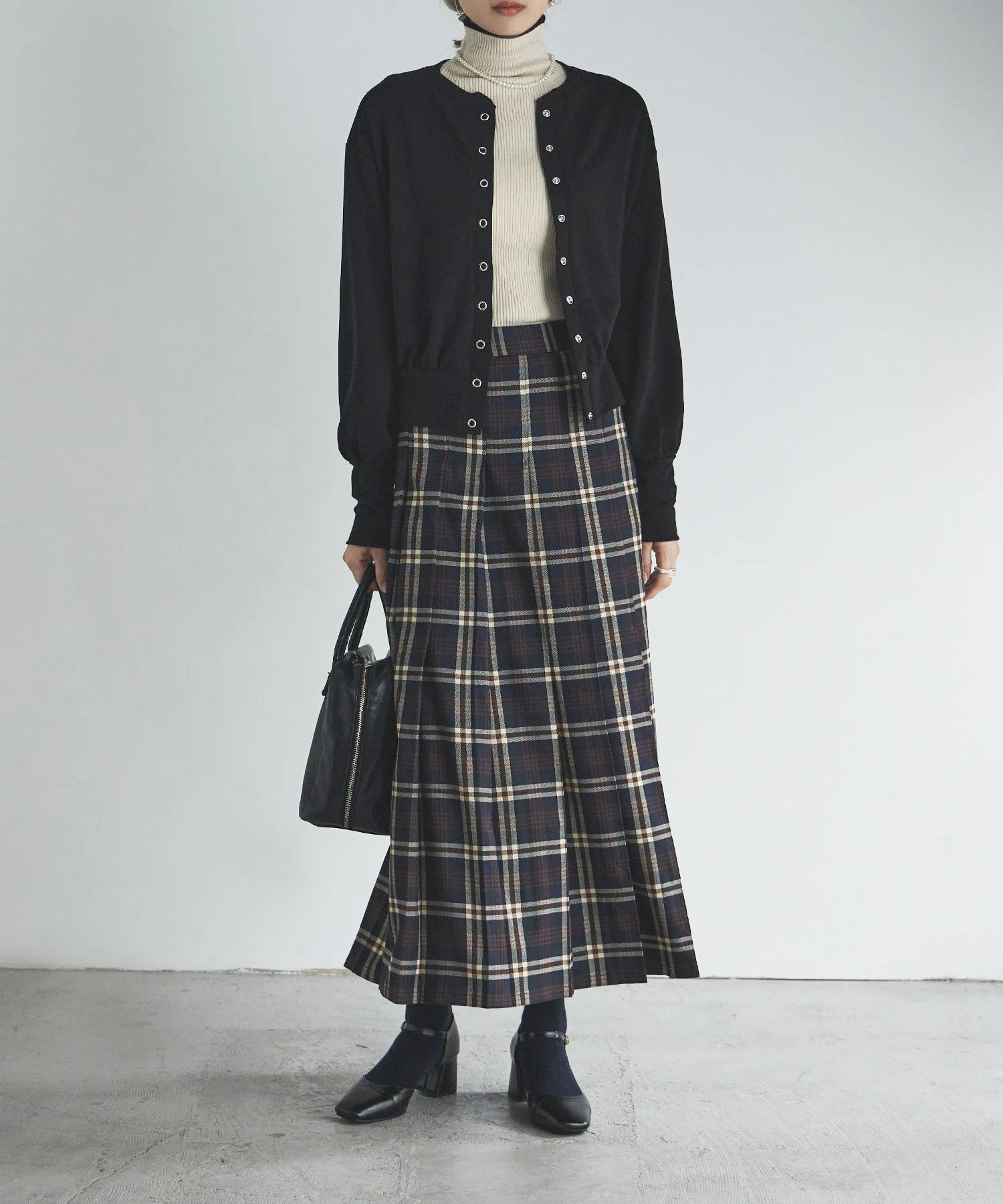 Piping color high neck knit