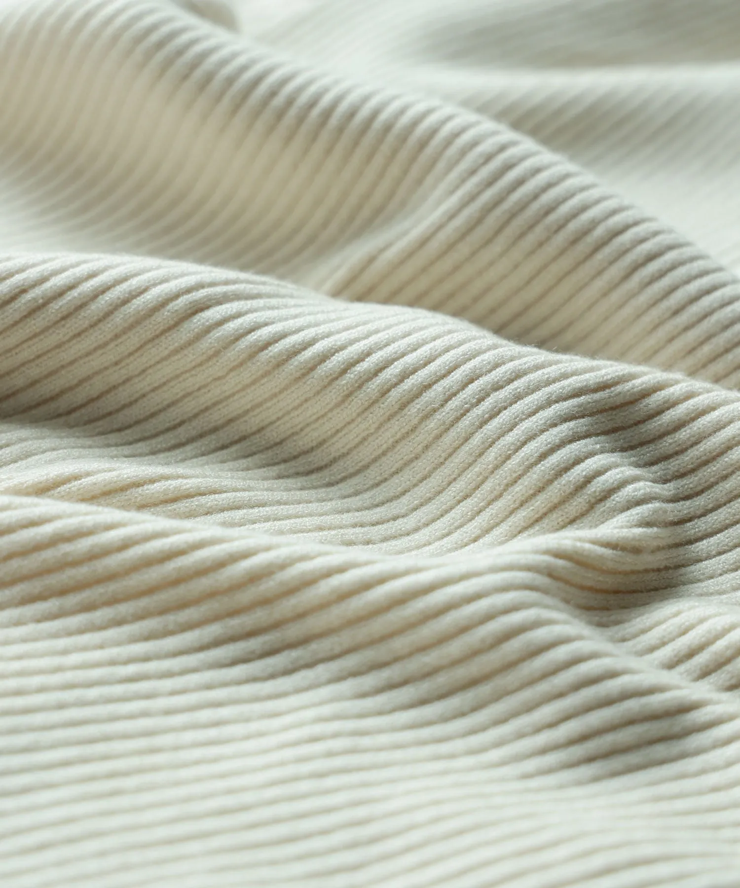 Piping color high neck knit
