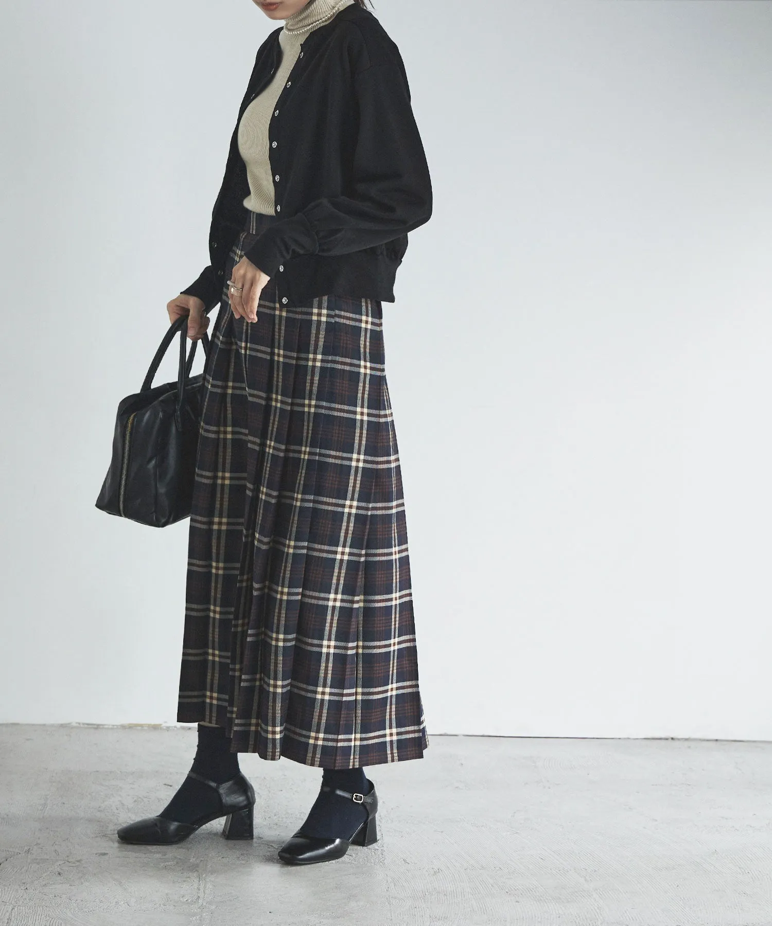 Piping color high neck knit